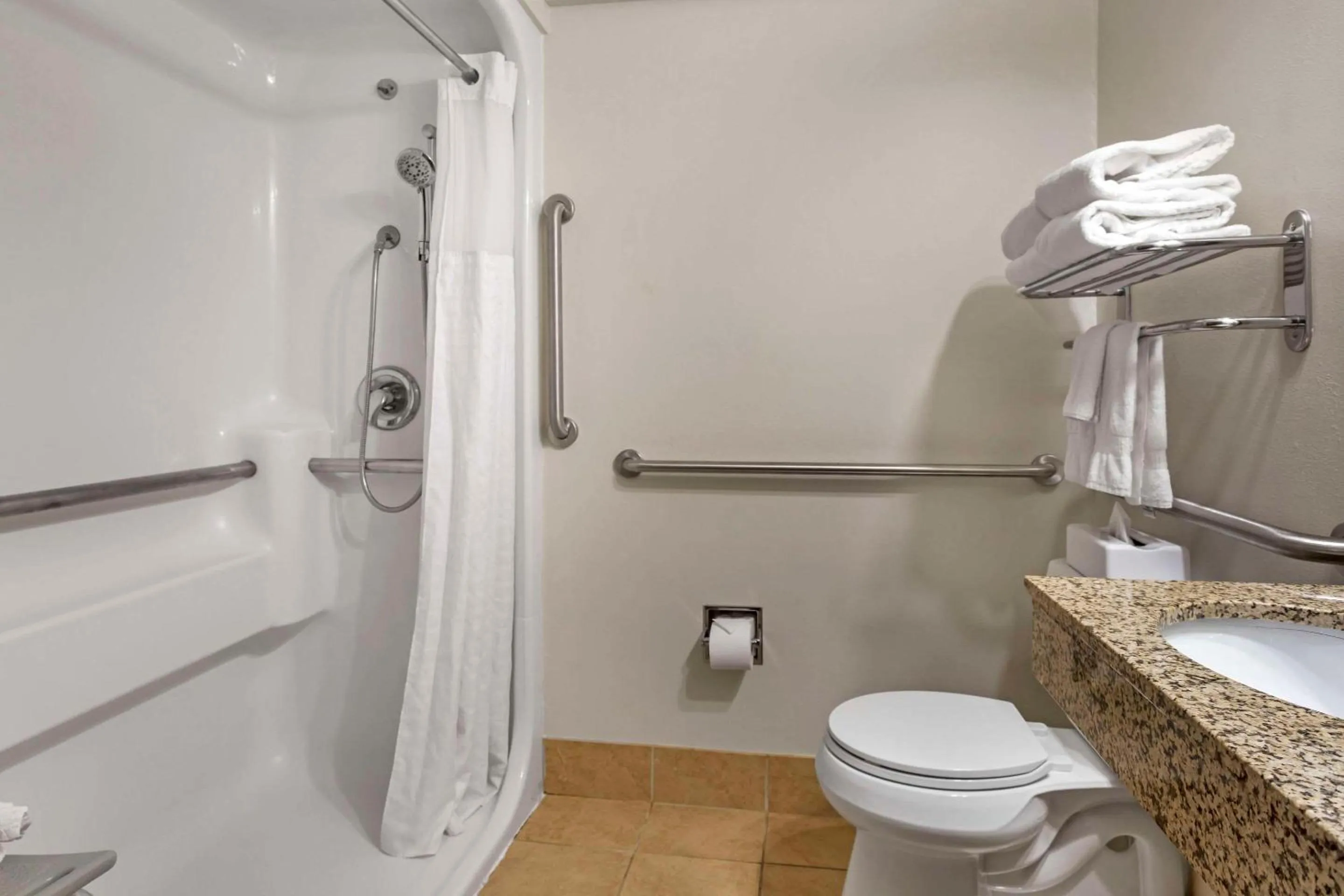 Bedroom in Quality Inn Logan near University