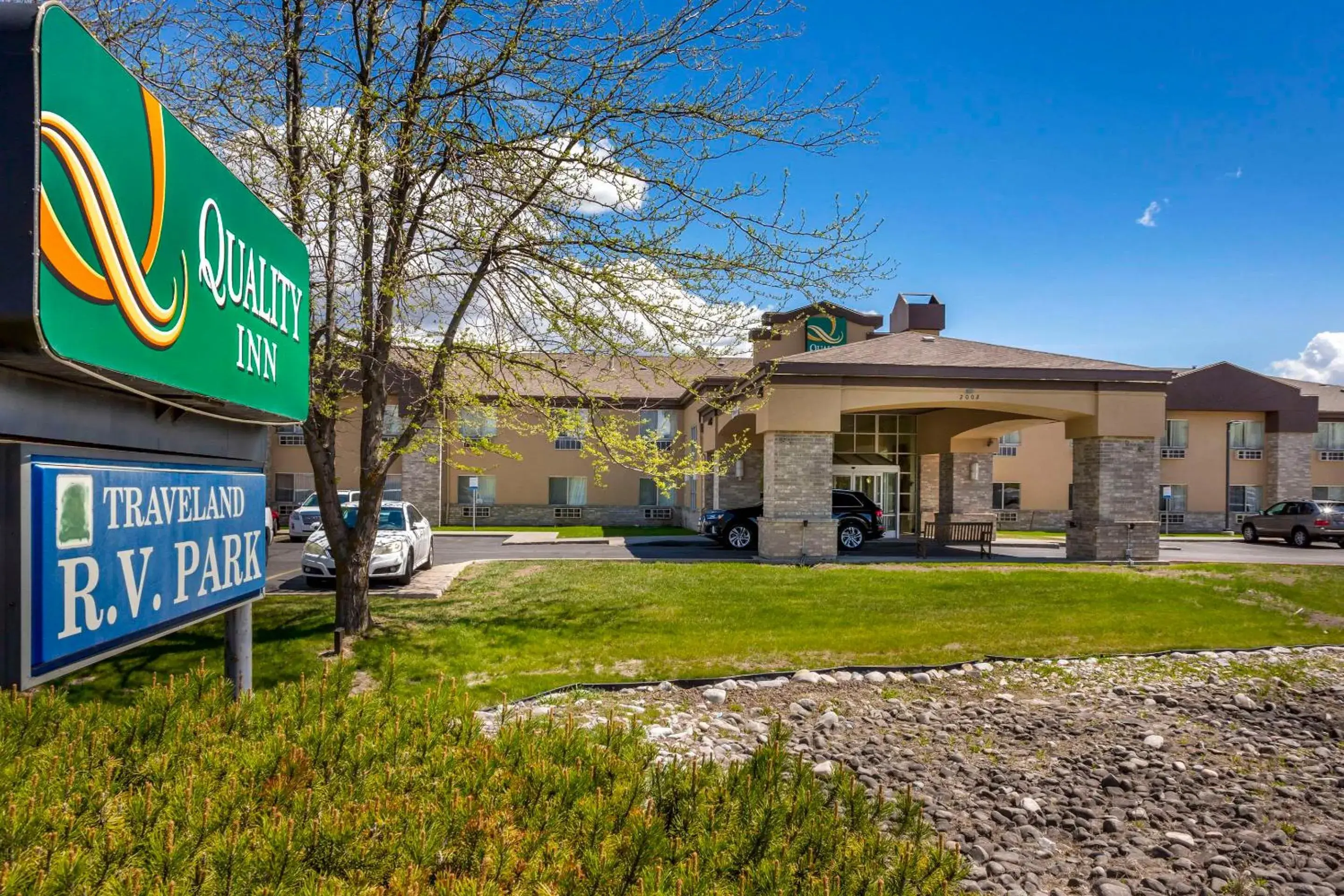 Property building in Quality Inn Logan near University Property building in Quality Inn Logan near University