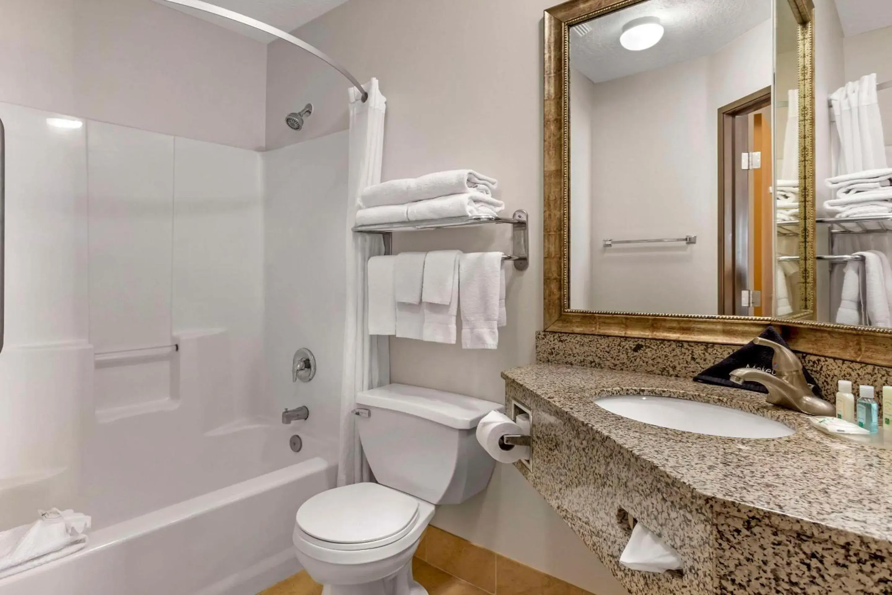 Bedroom in Quality Inn Logan near University Bedroom in Quality Inn Logan near University