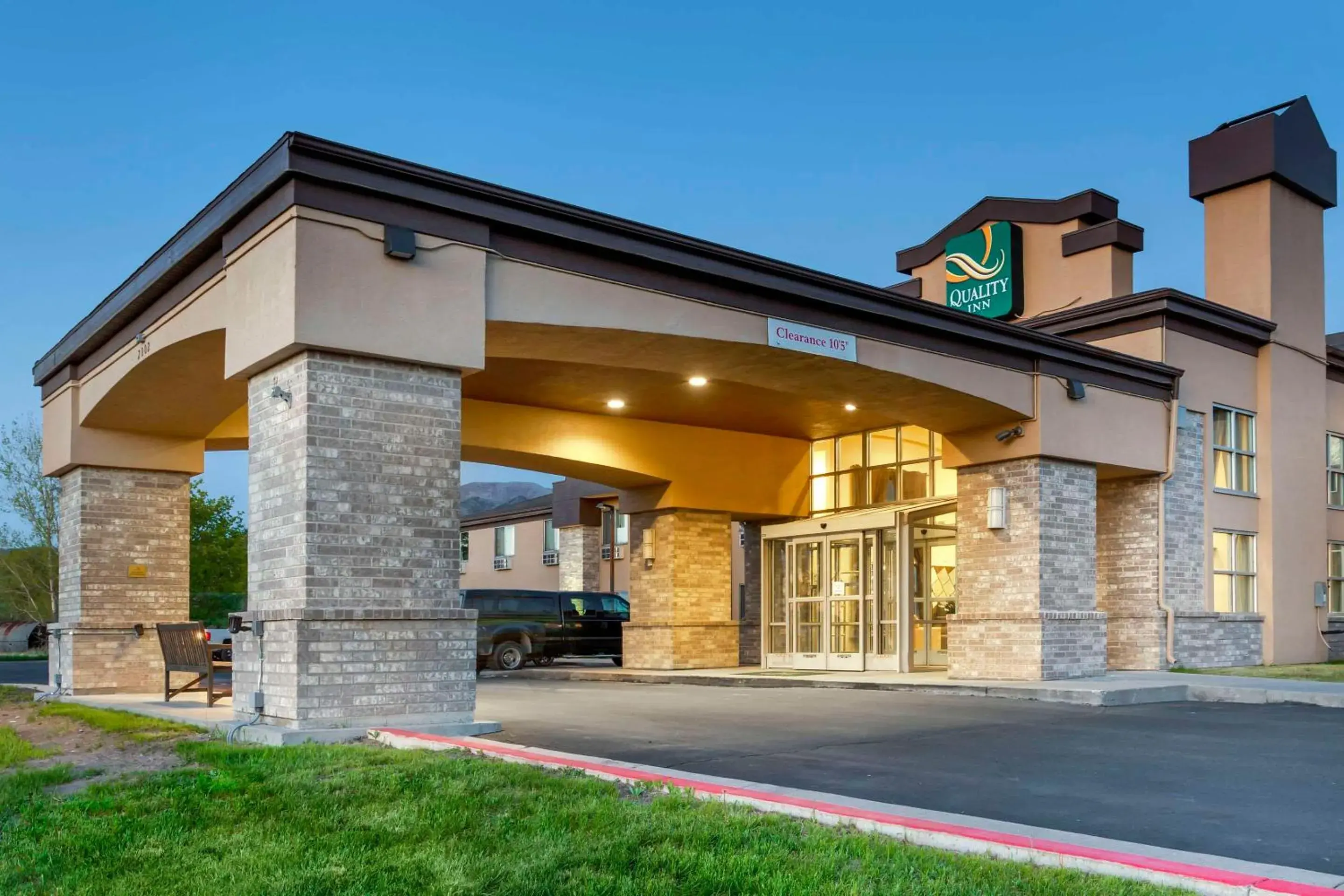 Property building in Quality Inn Logan near University Property building in Quality Inn Logan near University