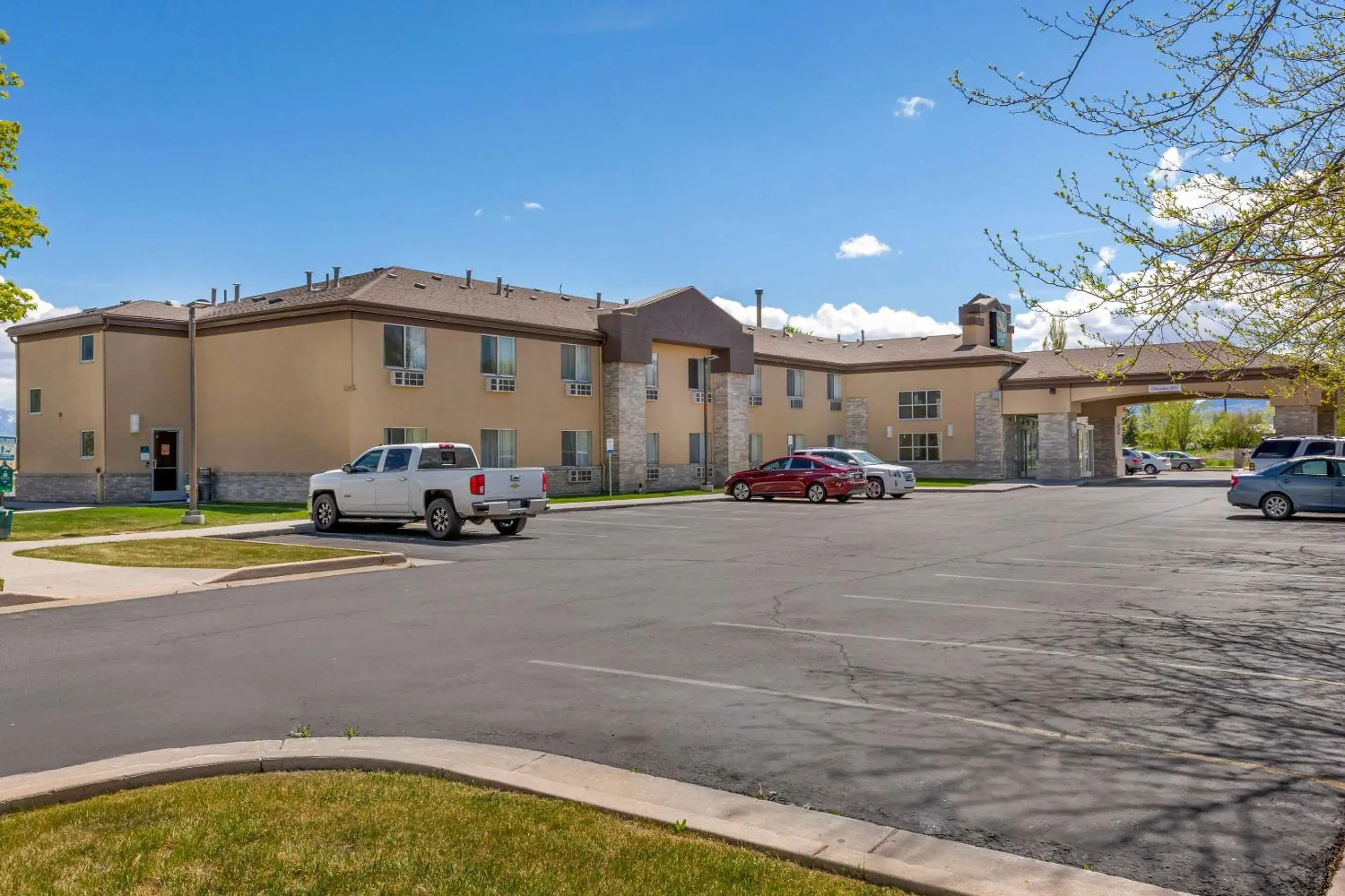 Property building in Quality Inn Logan near University Property building in Quality Inn Logan near University