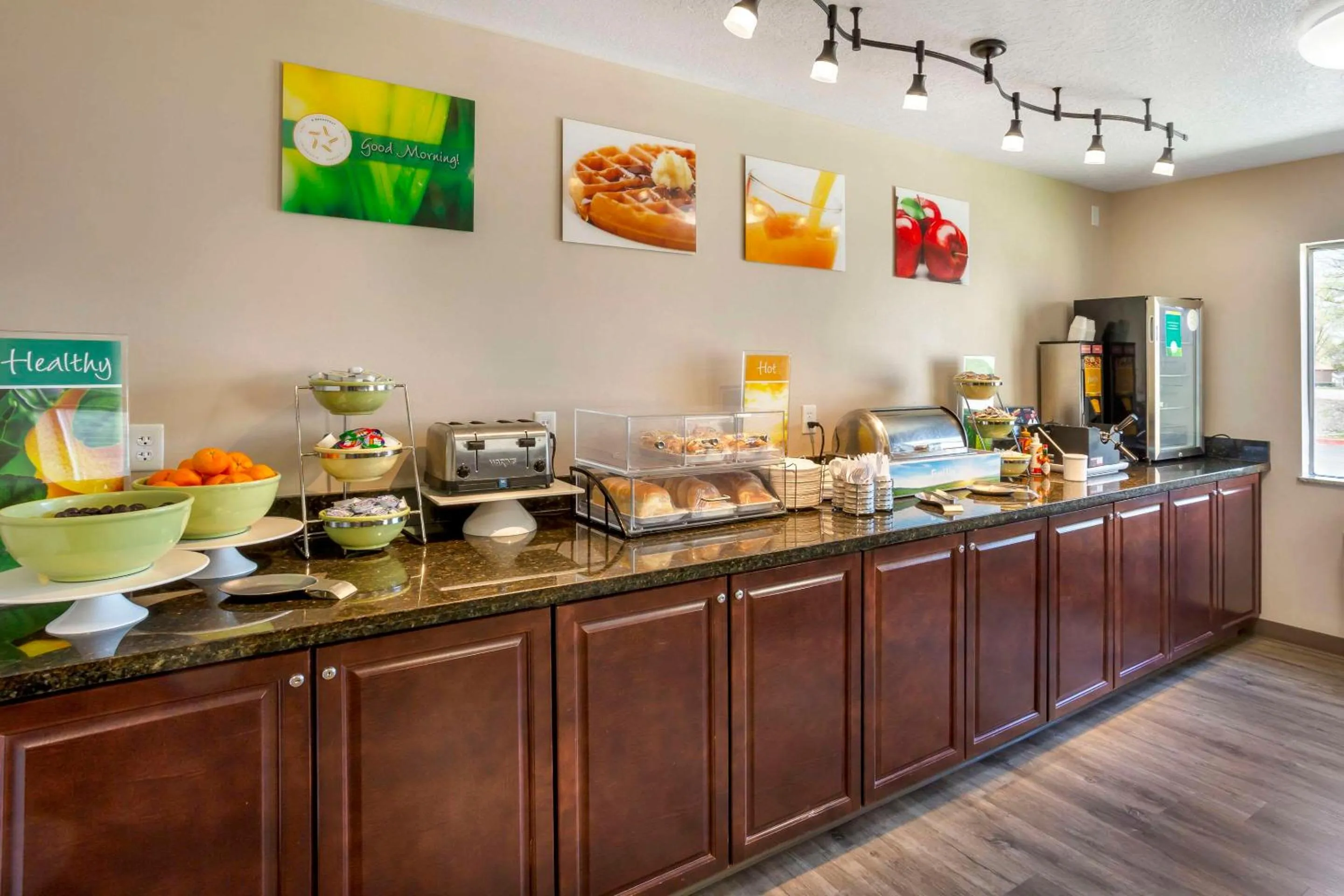 Breakfast in Quality Inn Logan near University