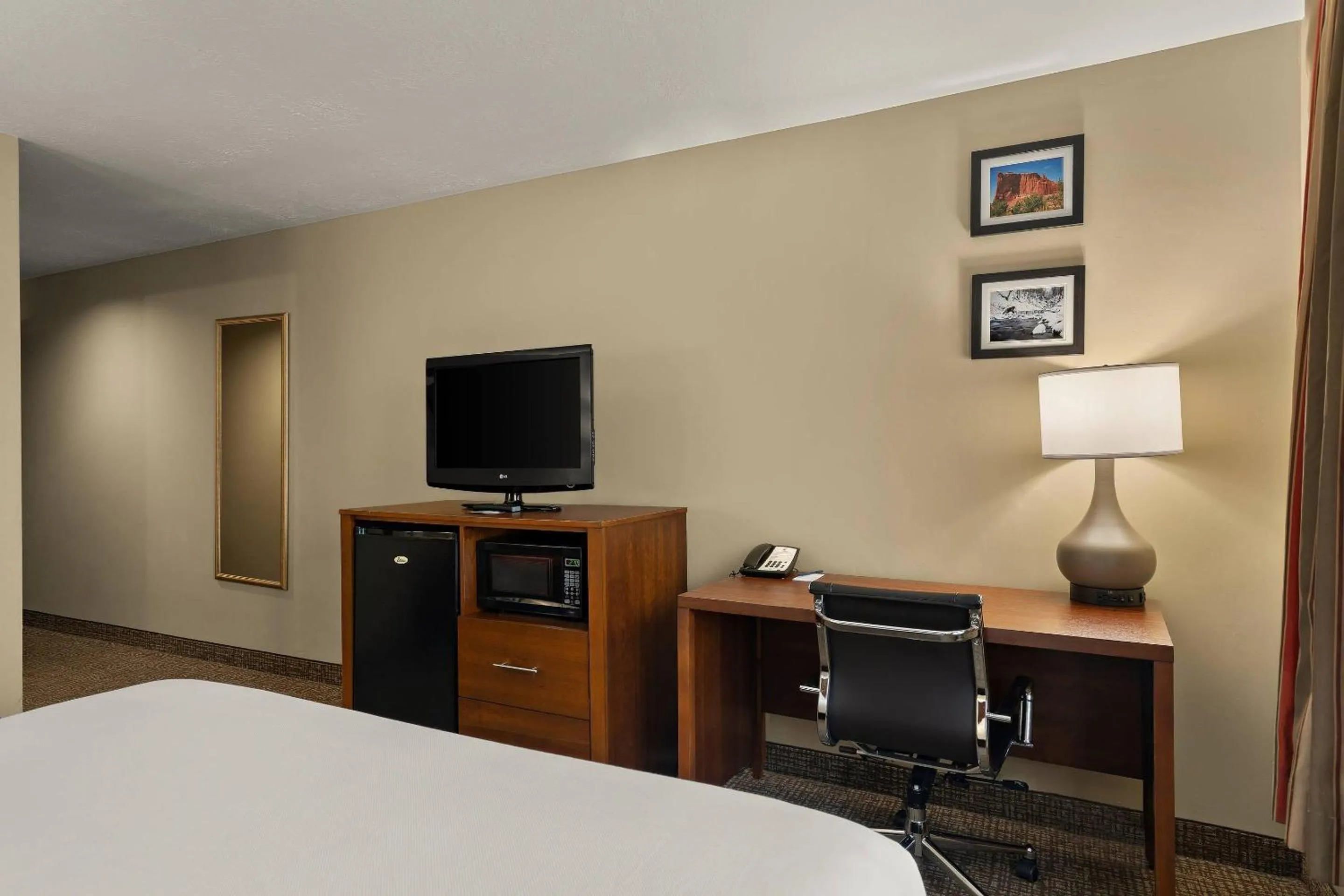 Bedroom, Bed in Comfort Inn Ogden near Event Center