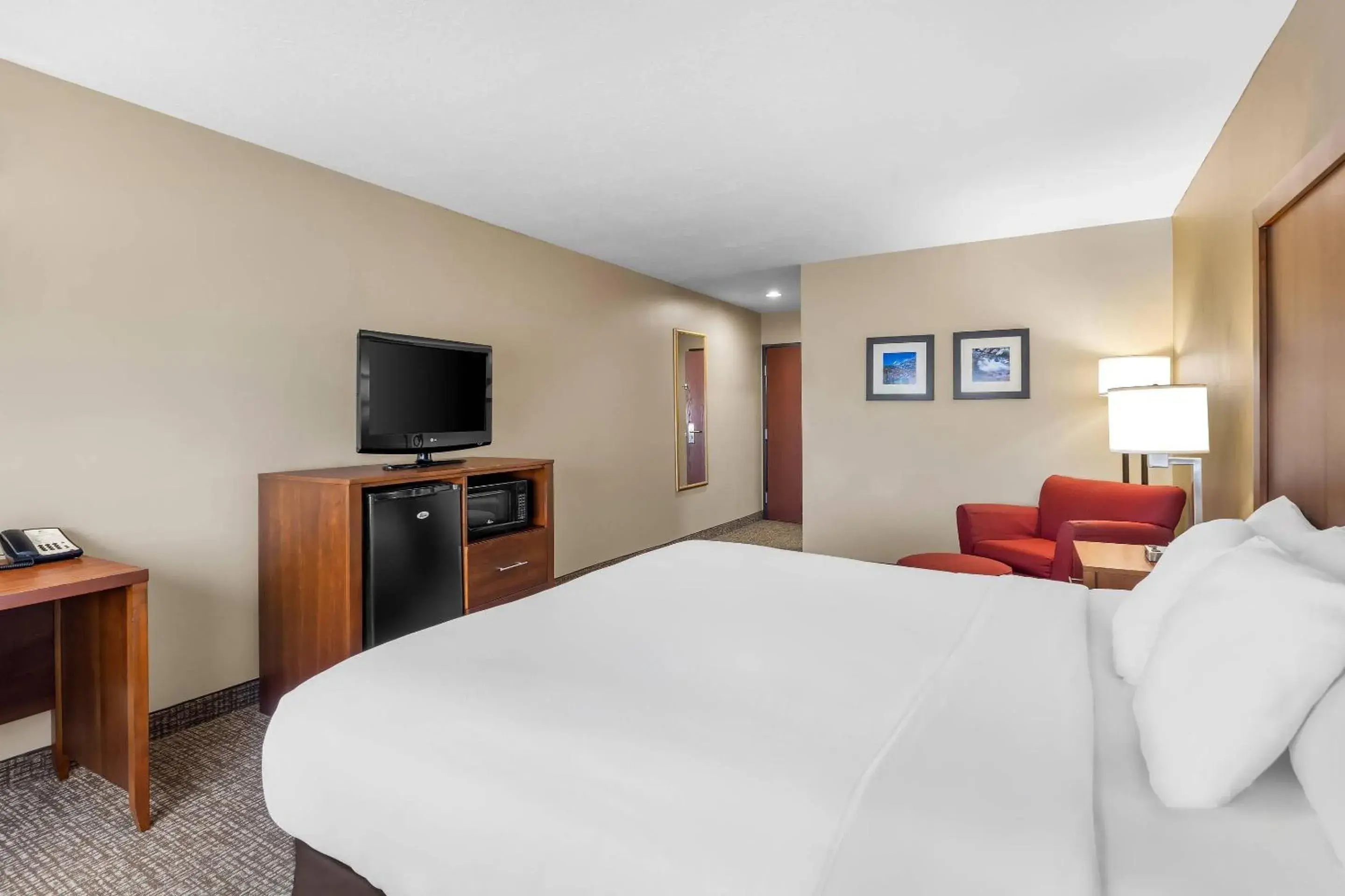 Bedroom, Bed in Comfort Inn Ogden near Event Center Bedroom, Bed in Comfort Inn Ogden near Event Center