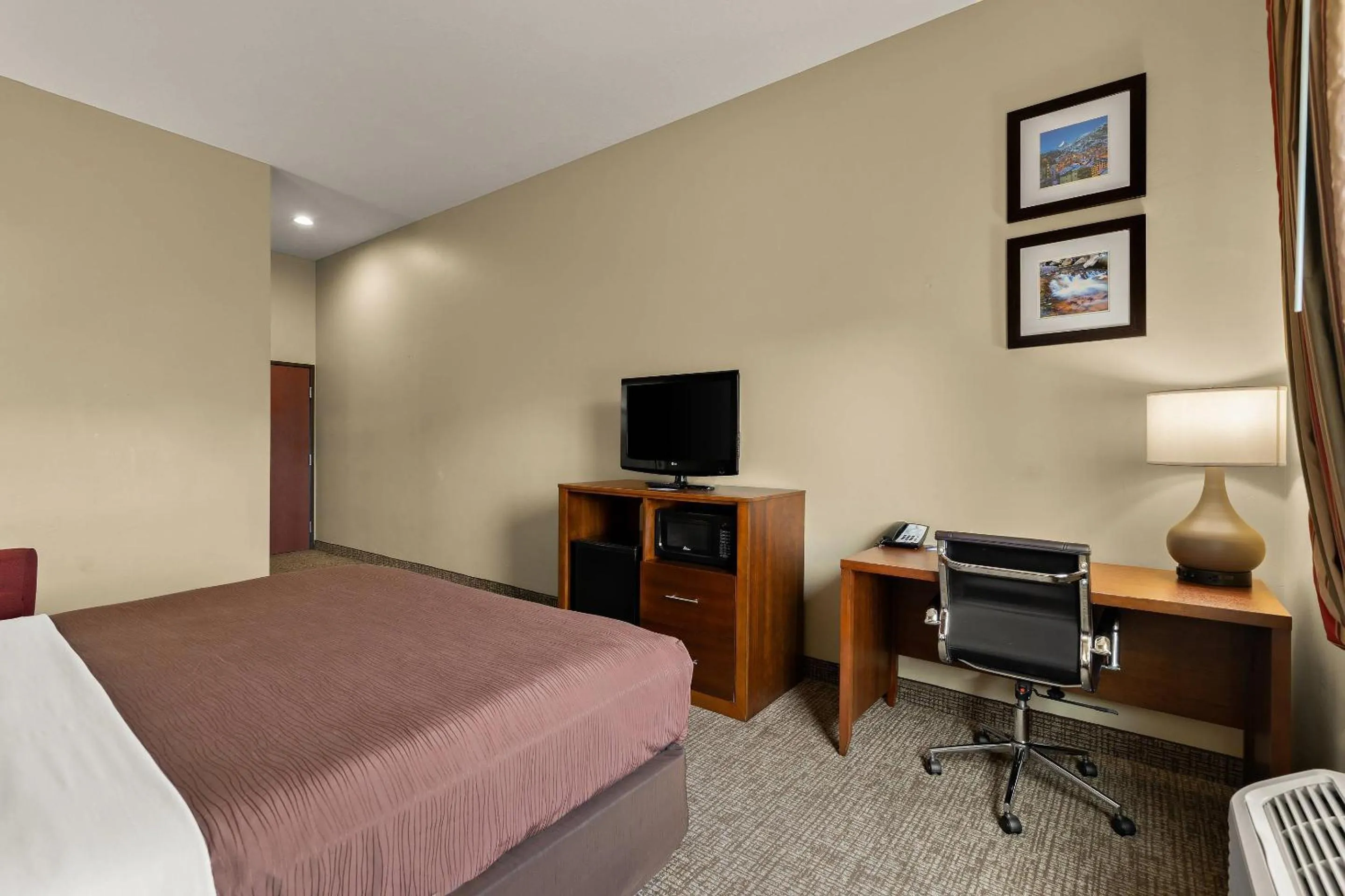 Bedroom, Bed in Comfort Inn Ogden near Event Center