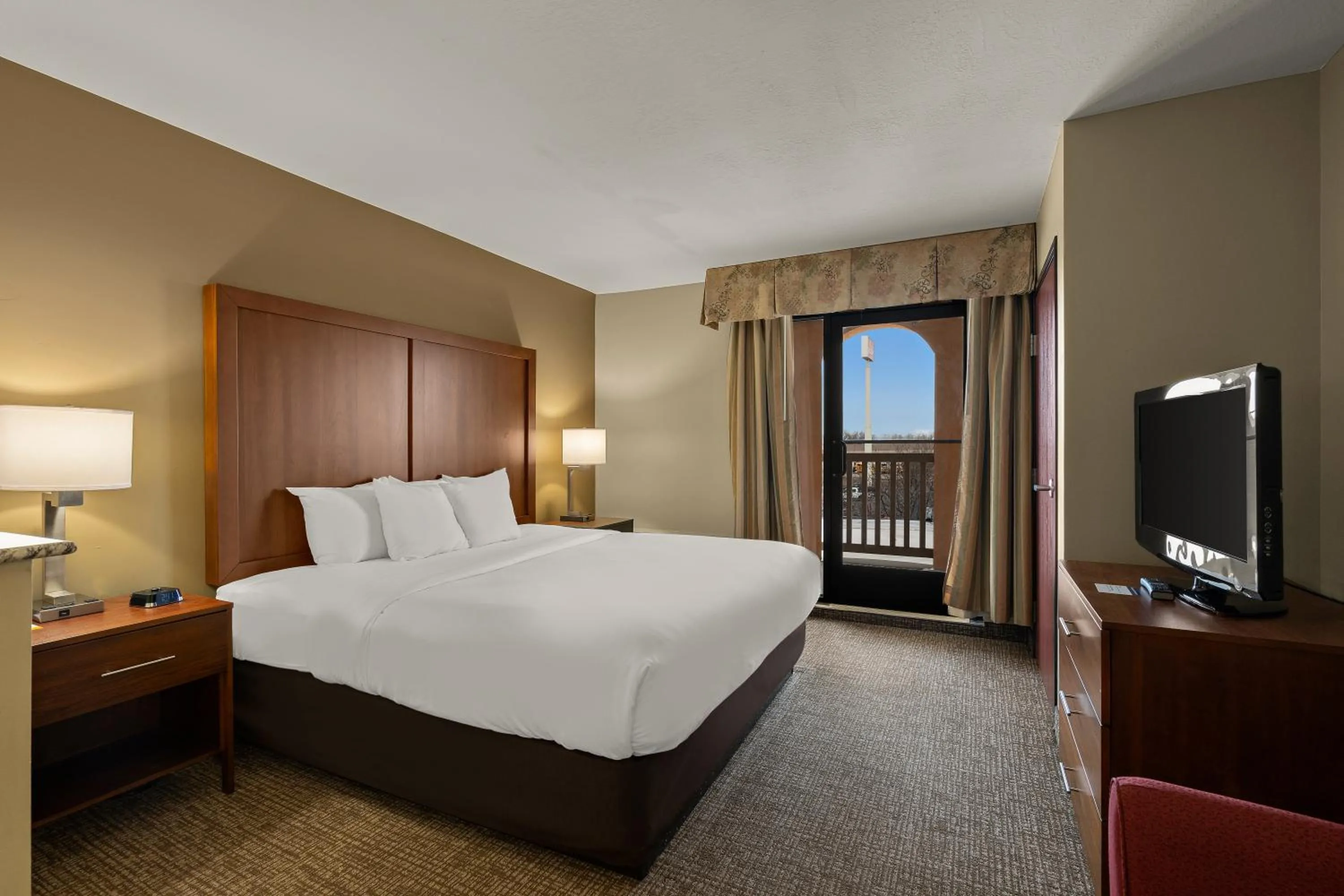 Bed in Comfort Inn Ogden near Event Center