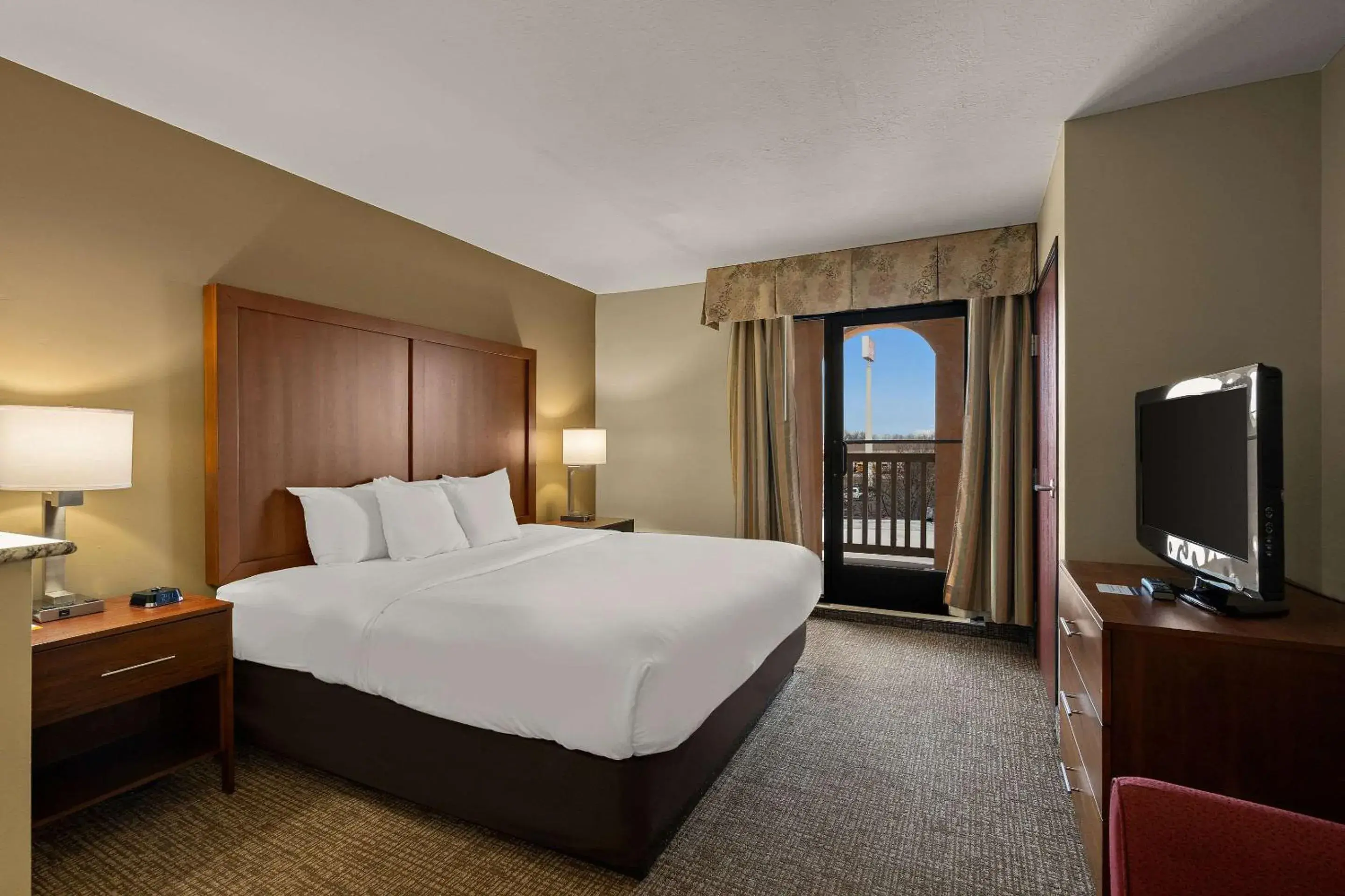 Bedroom, Bed in Comfort Inn Ogden near Event Center Bedroom, Bed in Comfort Inn Ogden near Event Center