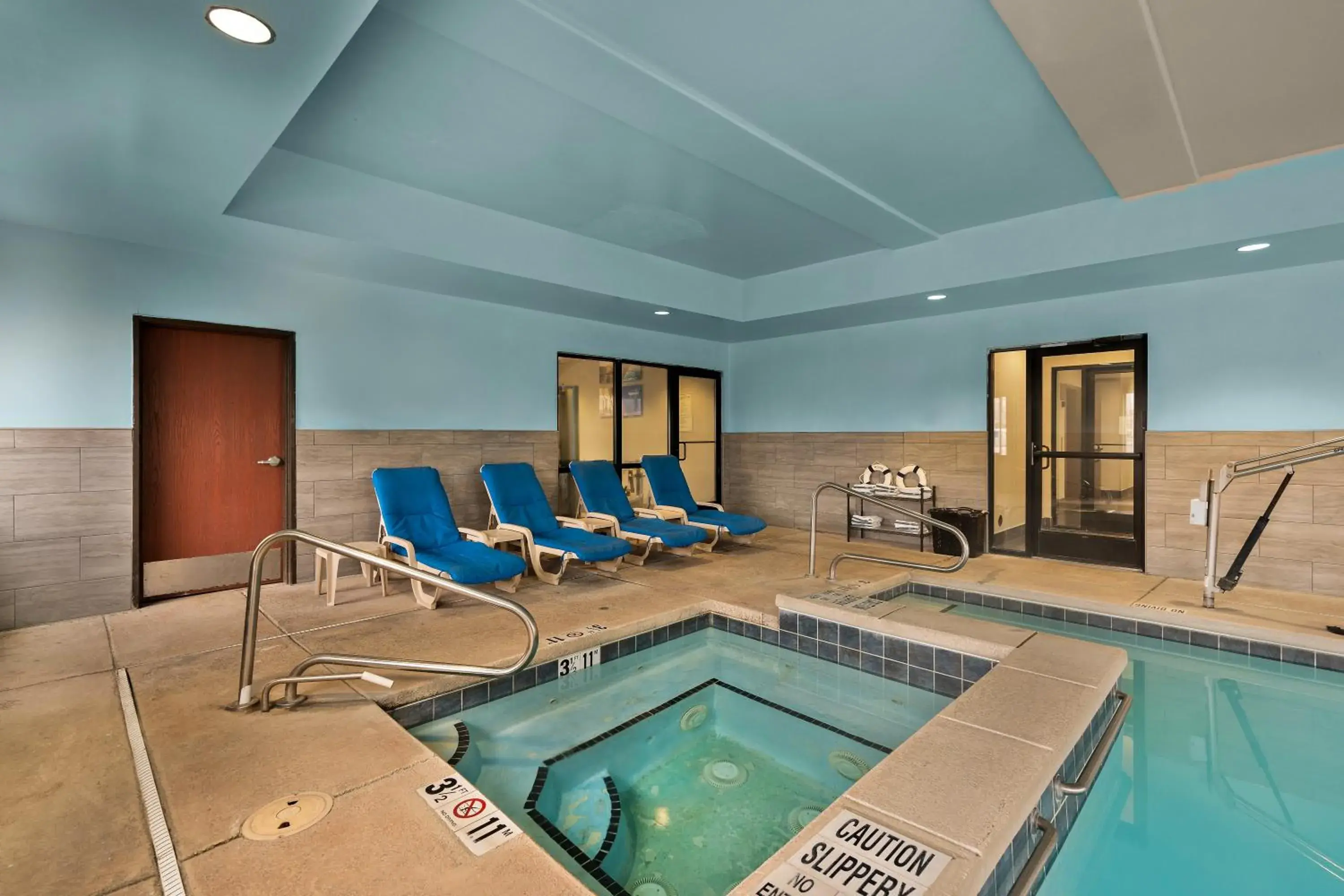 Swimming pool in Comfort Inn Ogden near Event Center Swimming pool in Comfort Inn Ogden near Event Center
