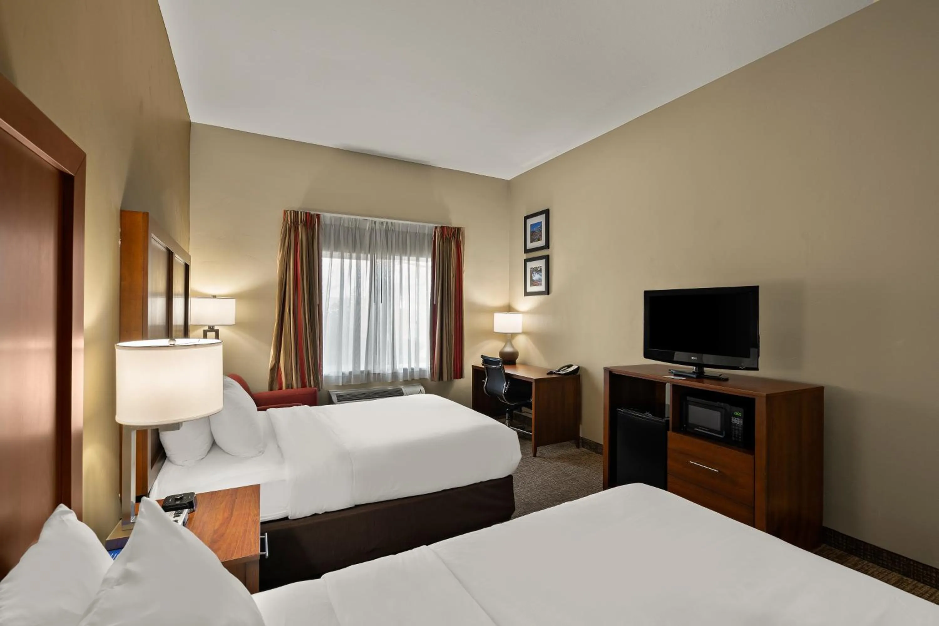 Bed in Comfort Inn Ogden near Event Center