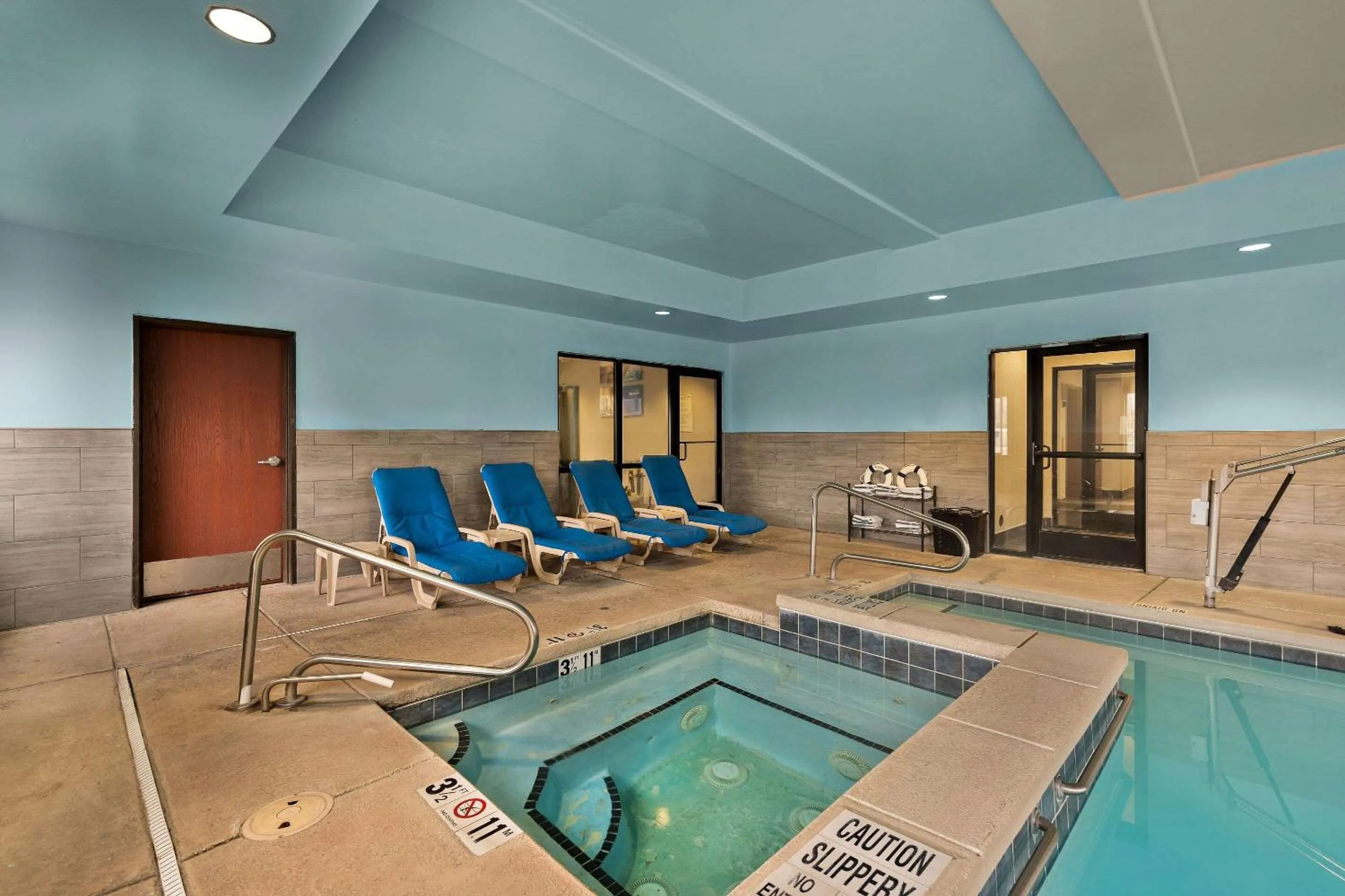 Hot Tub in Comfort Inn Ogden near Event Center