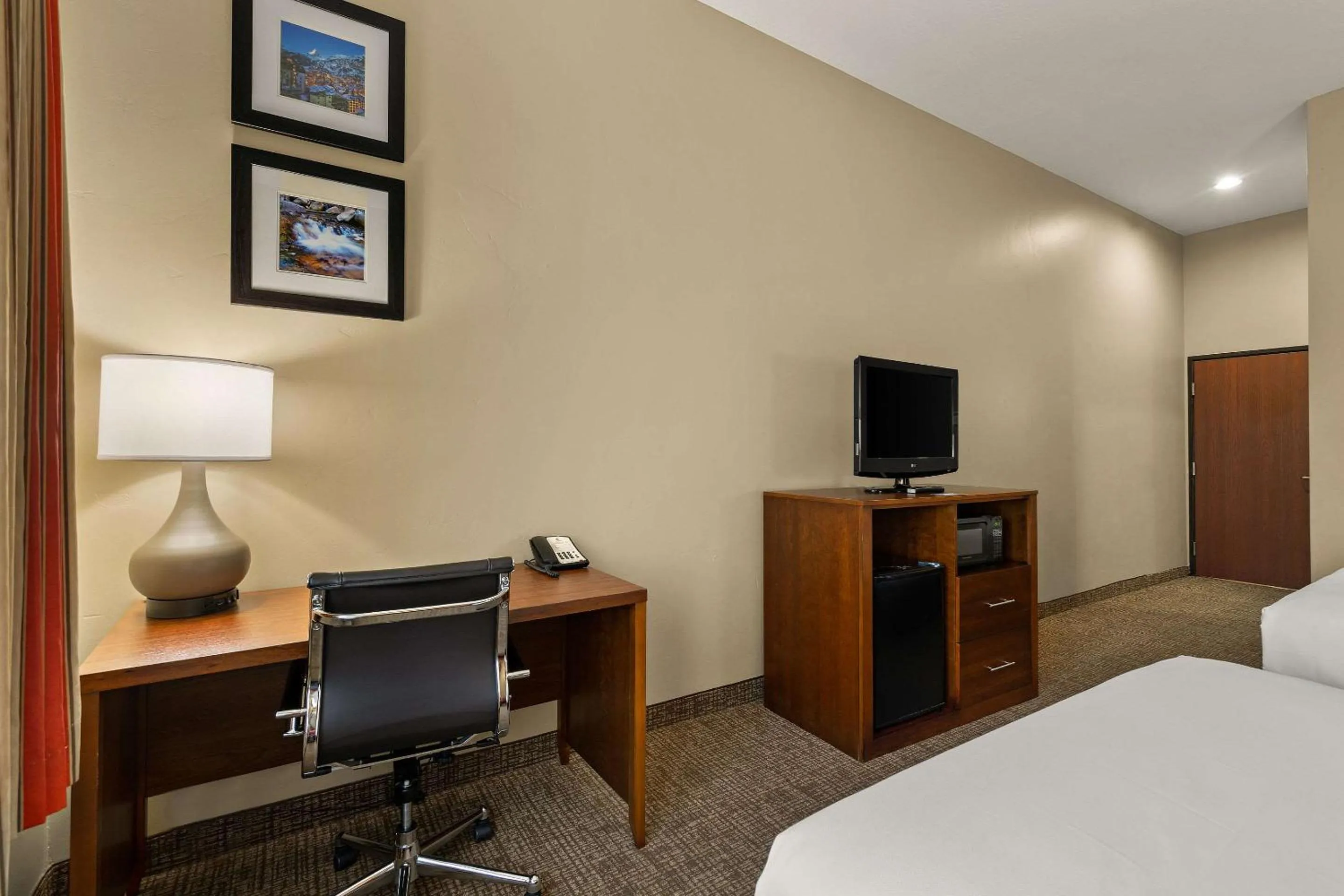 Bedroom, Bed in Comfort Inn Ogden near Event Center