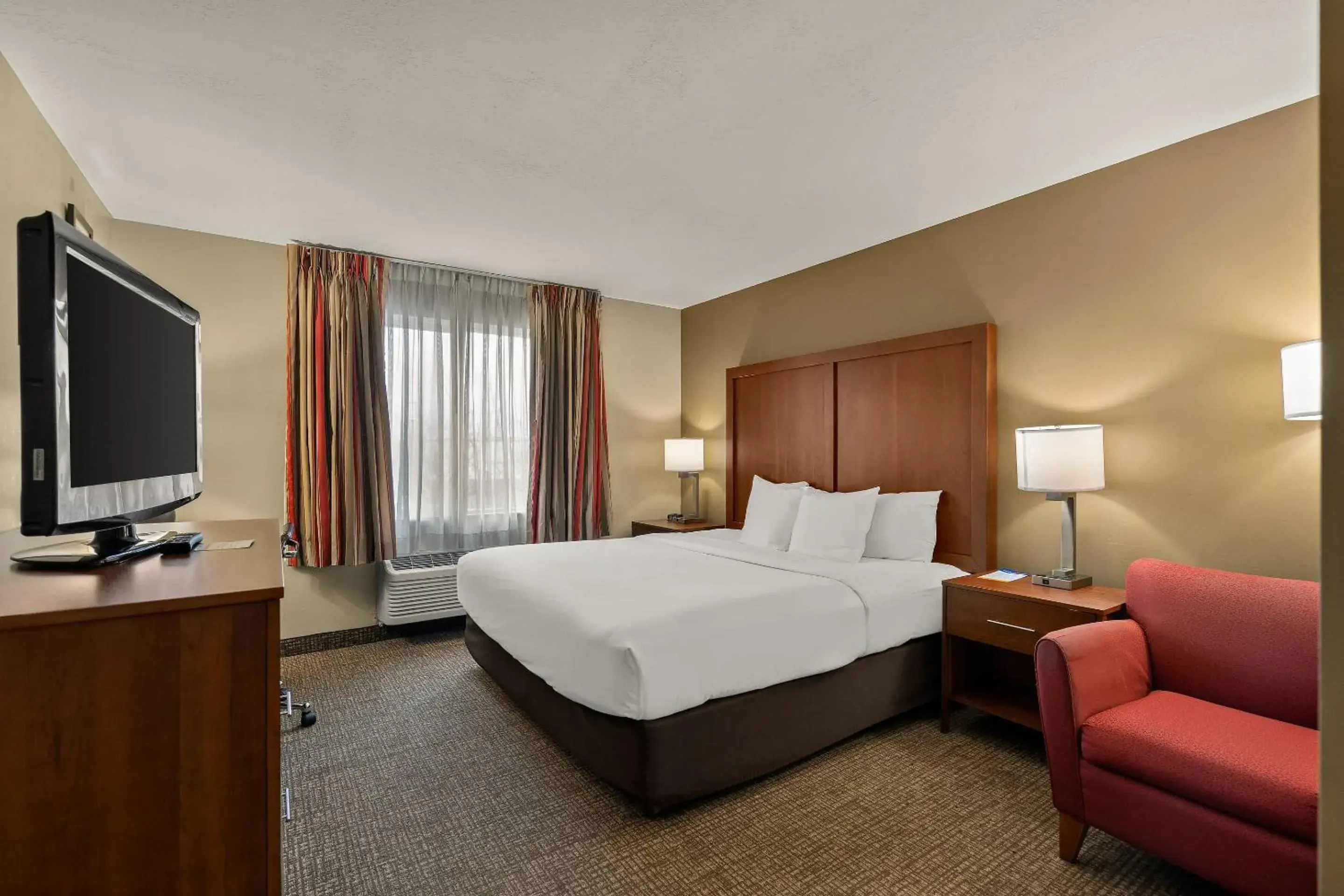 Bedroom, Bed in Comfort Inn Ogden near Event Center Bedroom, Bed in Comfort Inn Ogden near Event Center