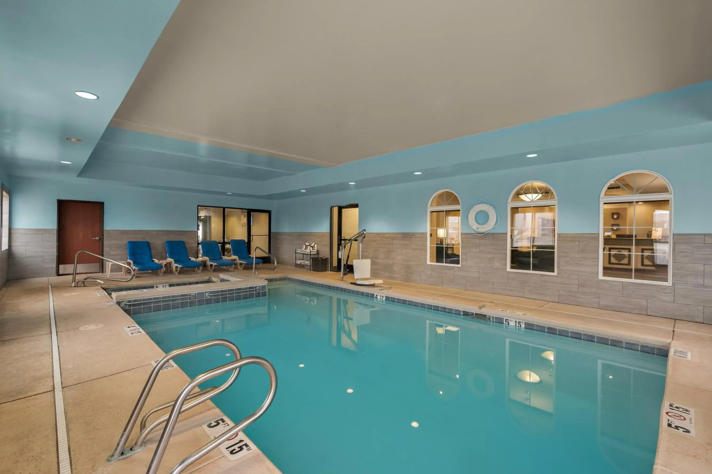 Swimming pool in Comfort Inn Ogden near Event Center Swimming pool in Comfort Inn Ogden near Event Center