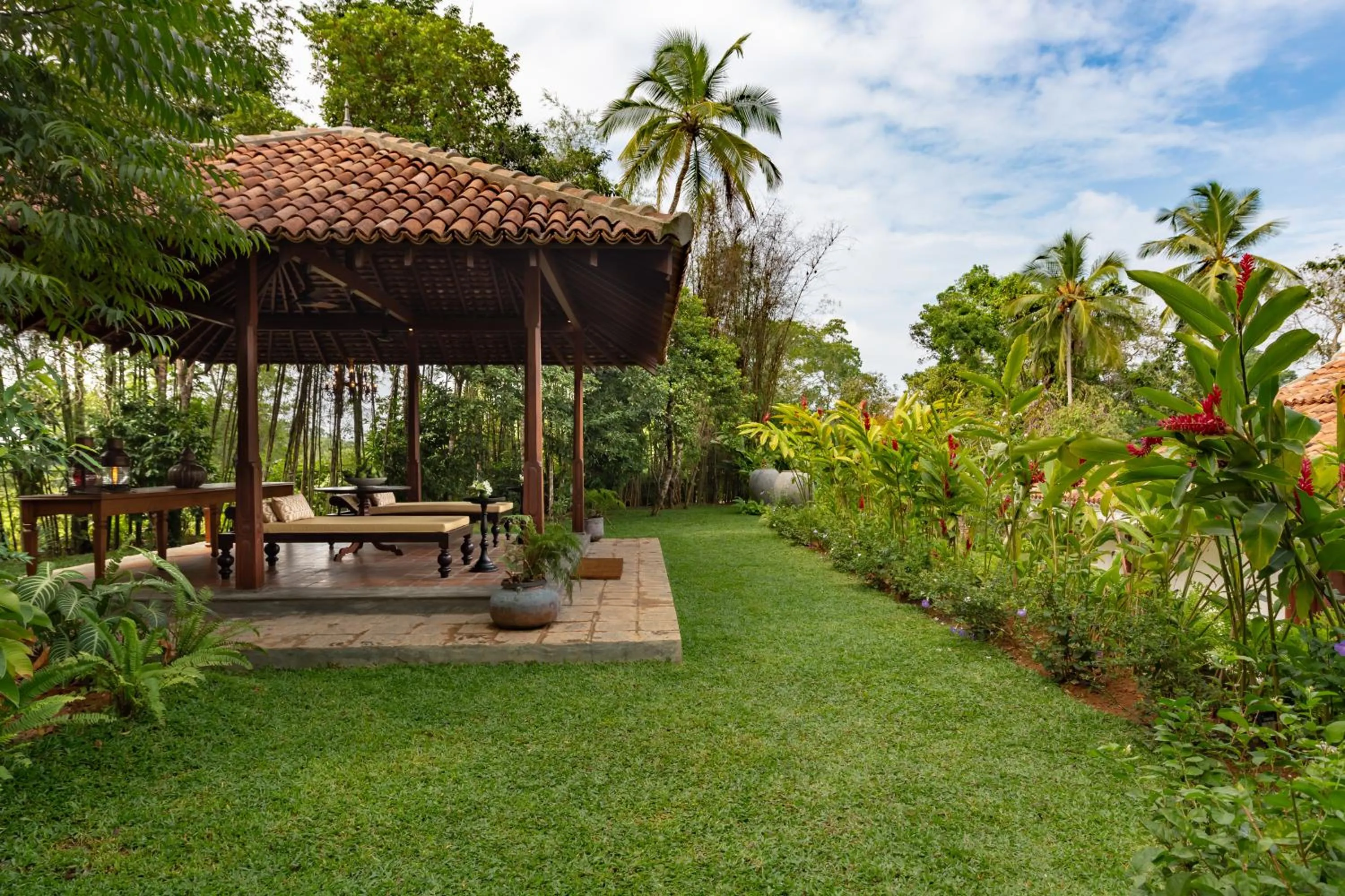 Garden in Nyne Hotels Leela Walauwwa - Bentota