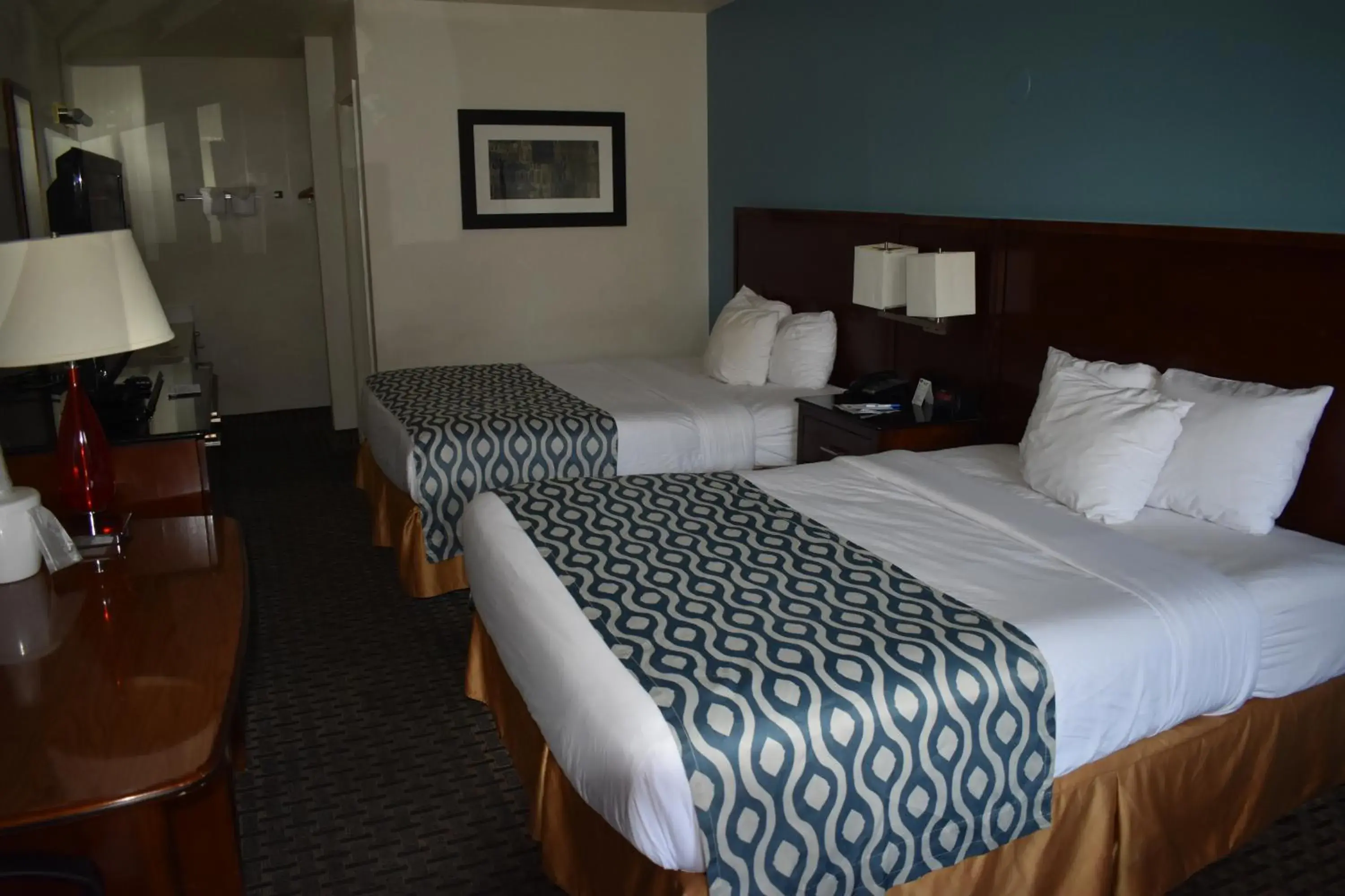 Bed in Rodeway Inn Bed in Rodeway Inn