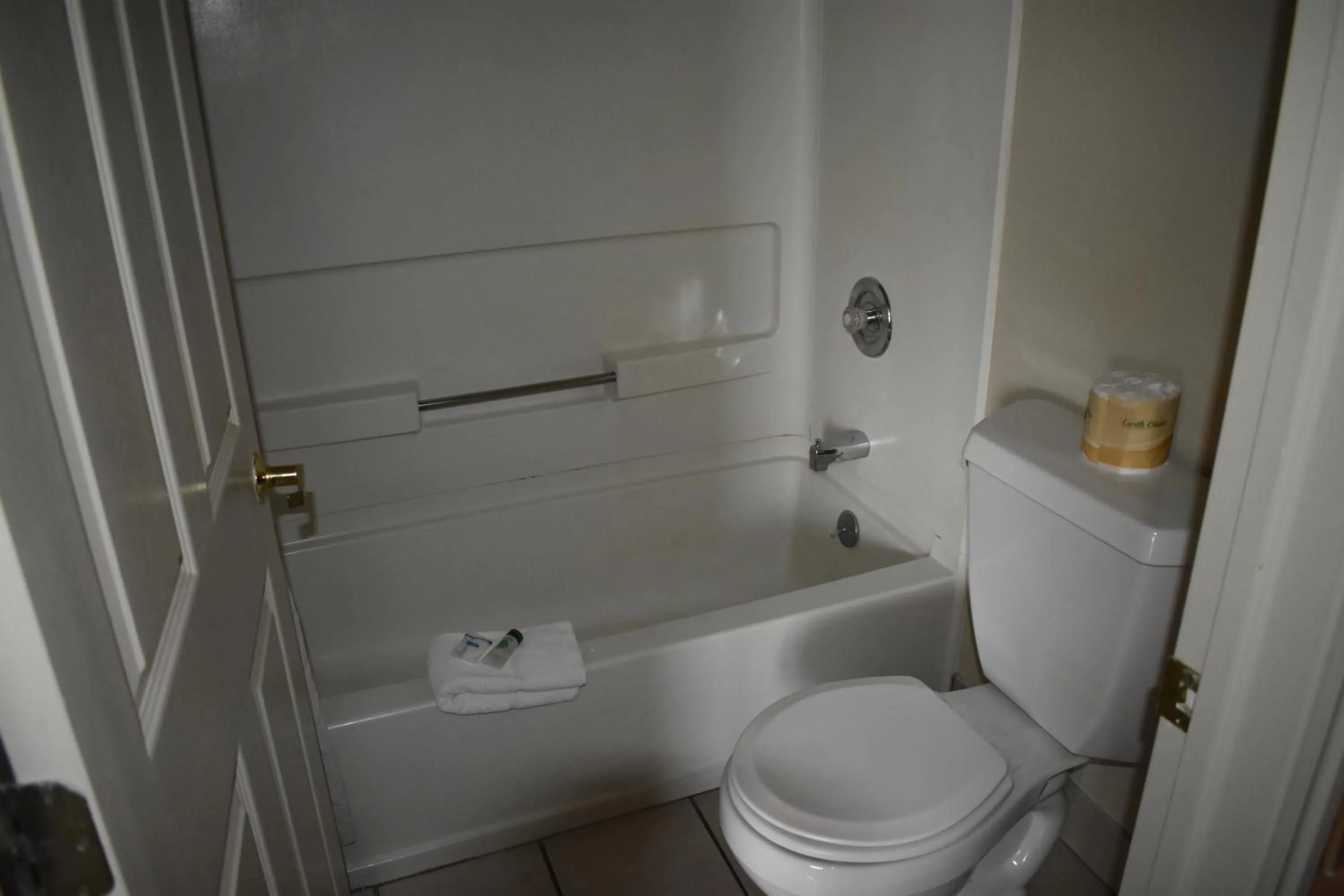 Bathroom in Rodeway Inn