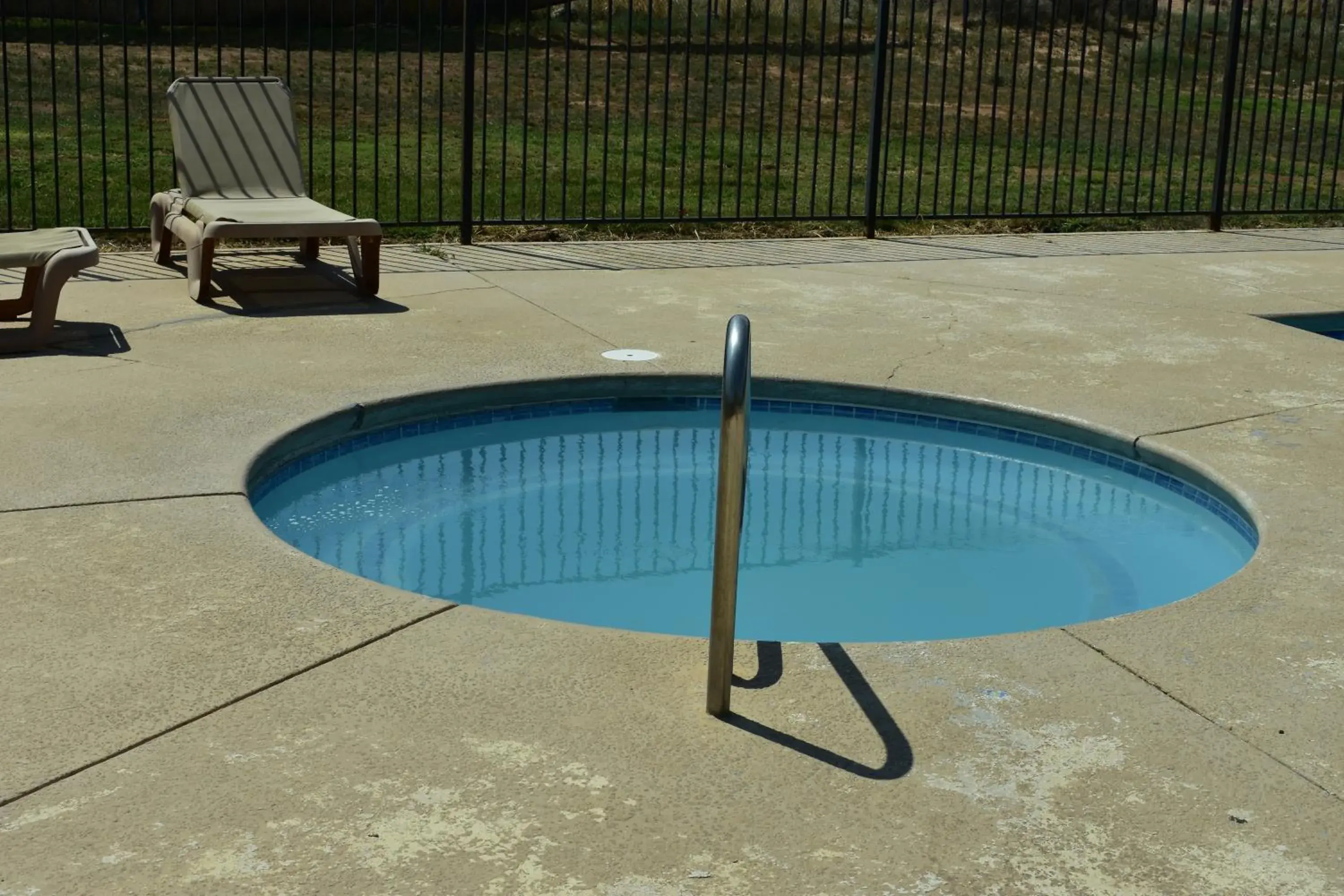 Pool view in Rodeway Inn Pool view in Rodeway Inn
