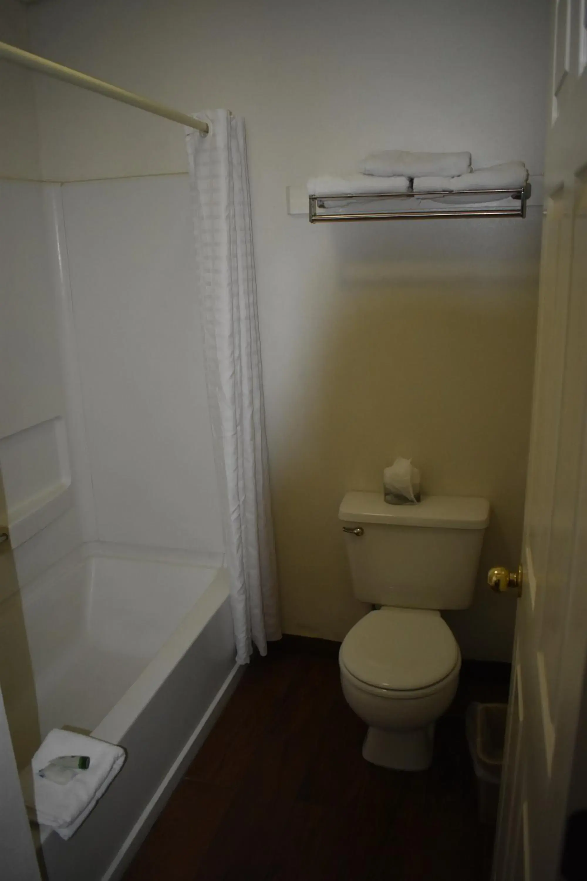 Bathroom in Rodeway Inn Bathroom in Rodeway Inn