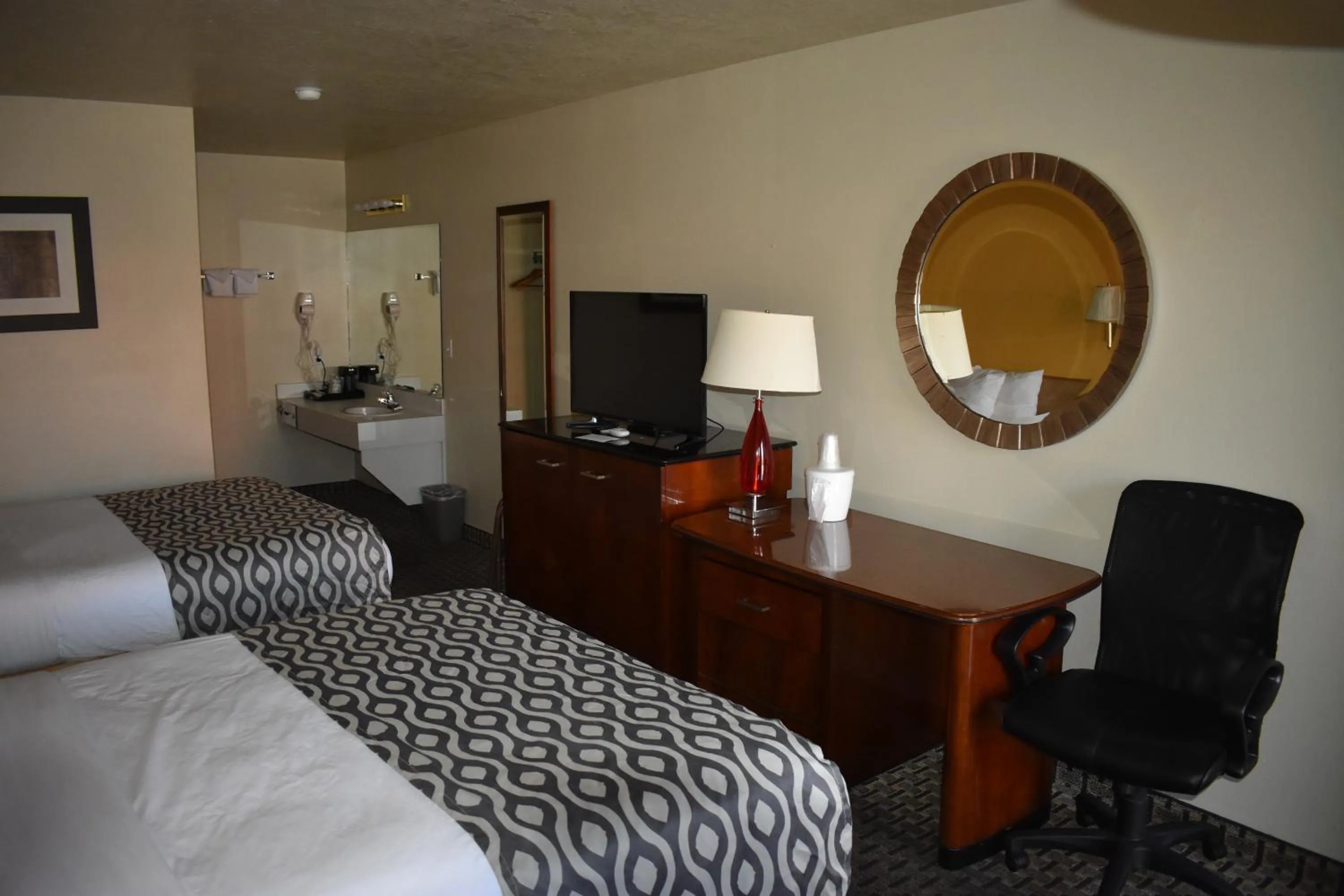 TV and multimedia in Rodeway Inn