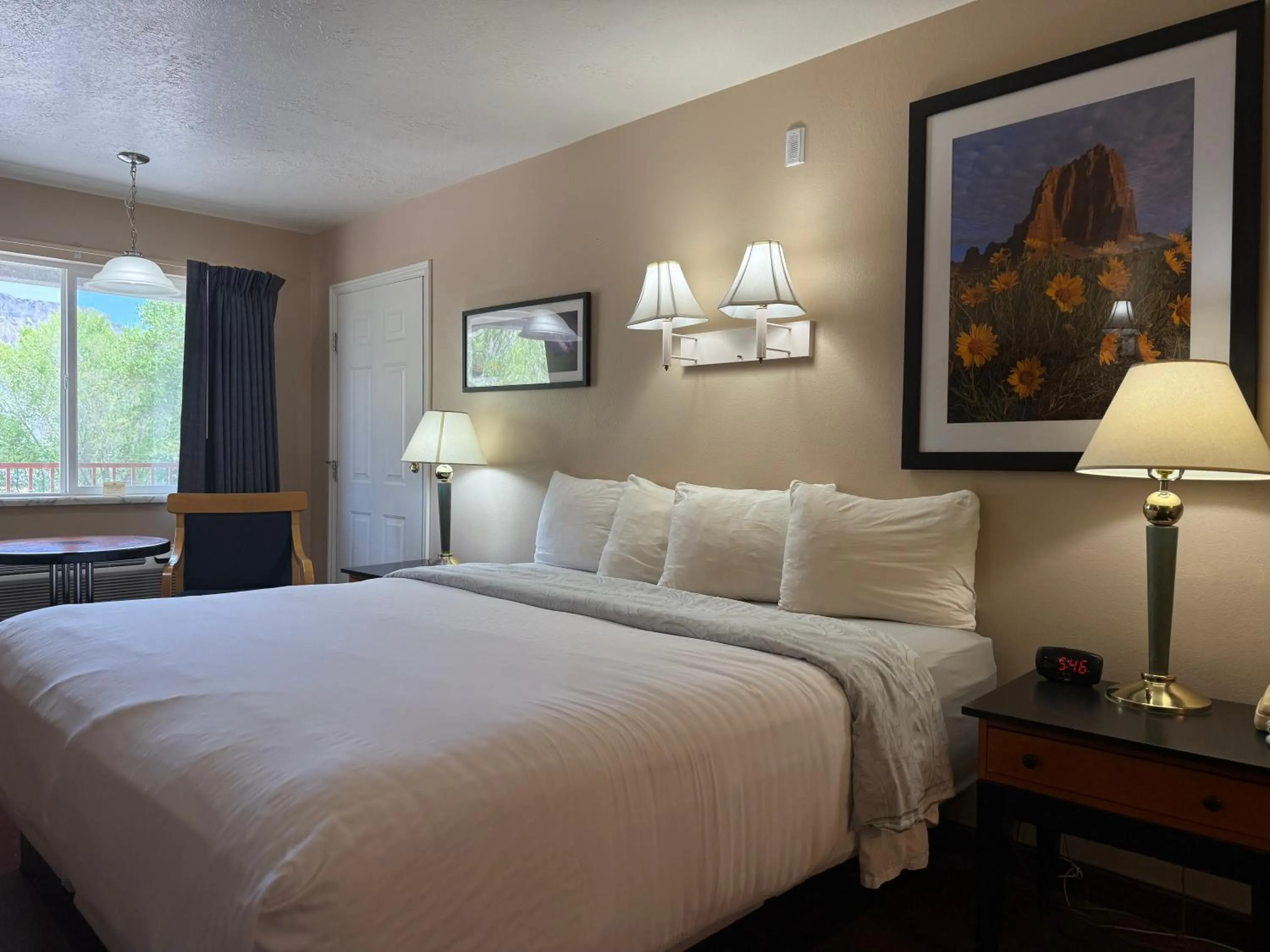 Bedroom, Bed in Cathedral Valley Inn