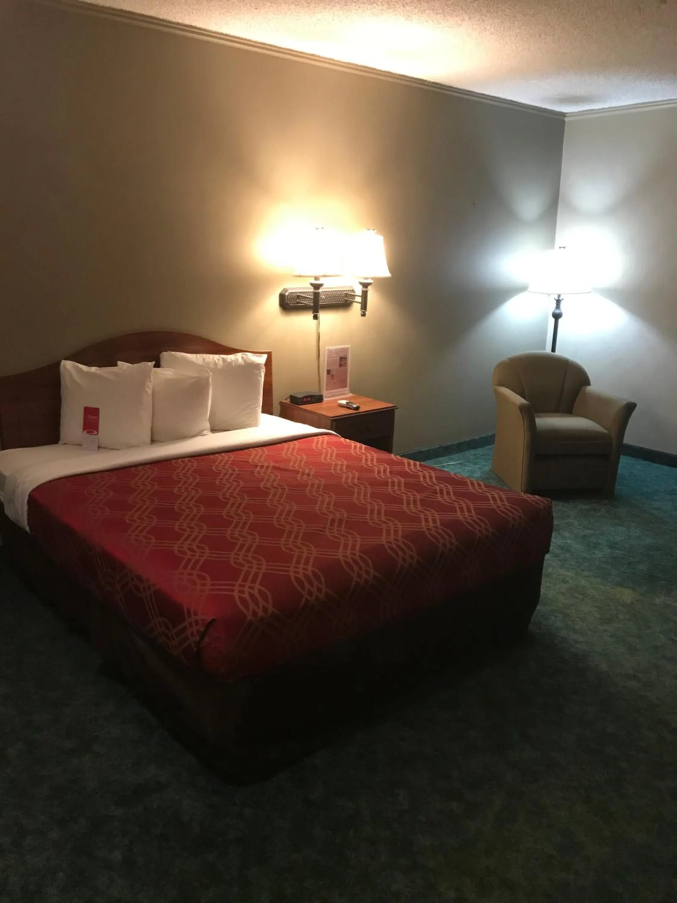 Bed in Econo Lodge Salina Scenic Route 89 & I-70