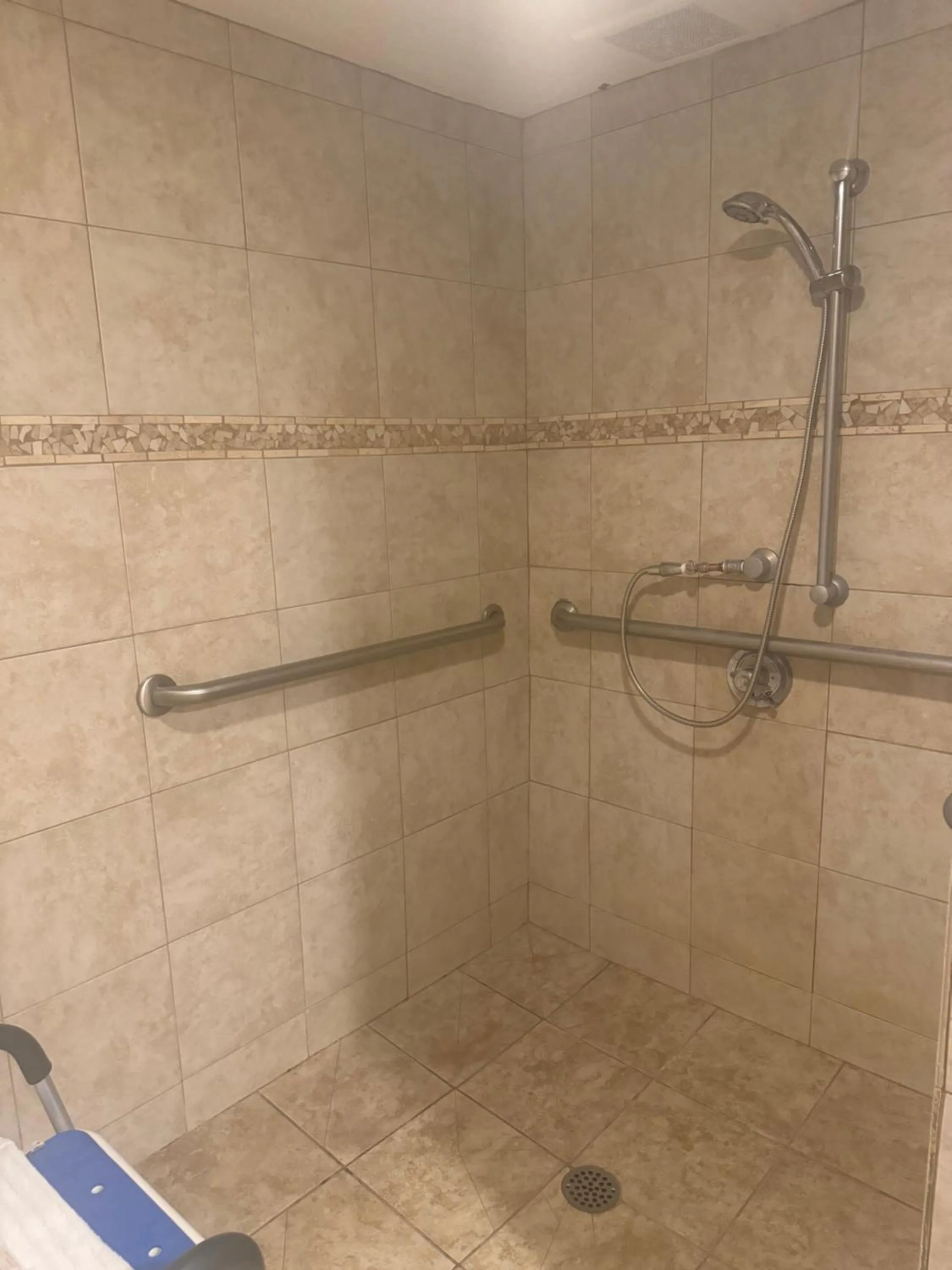 Shower in Comfort Inn Salt Lake City Downtown