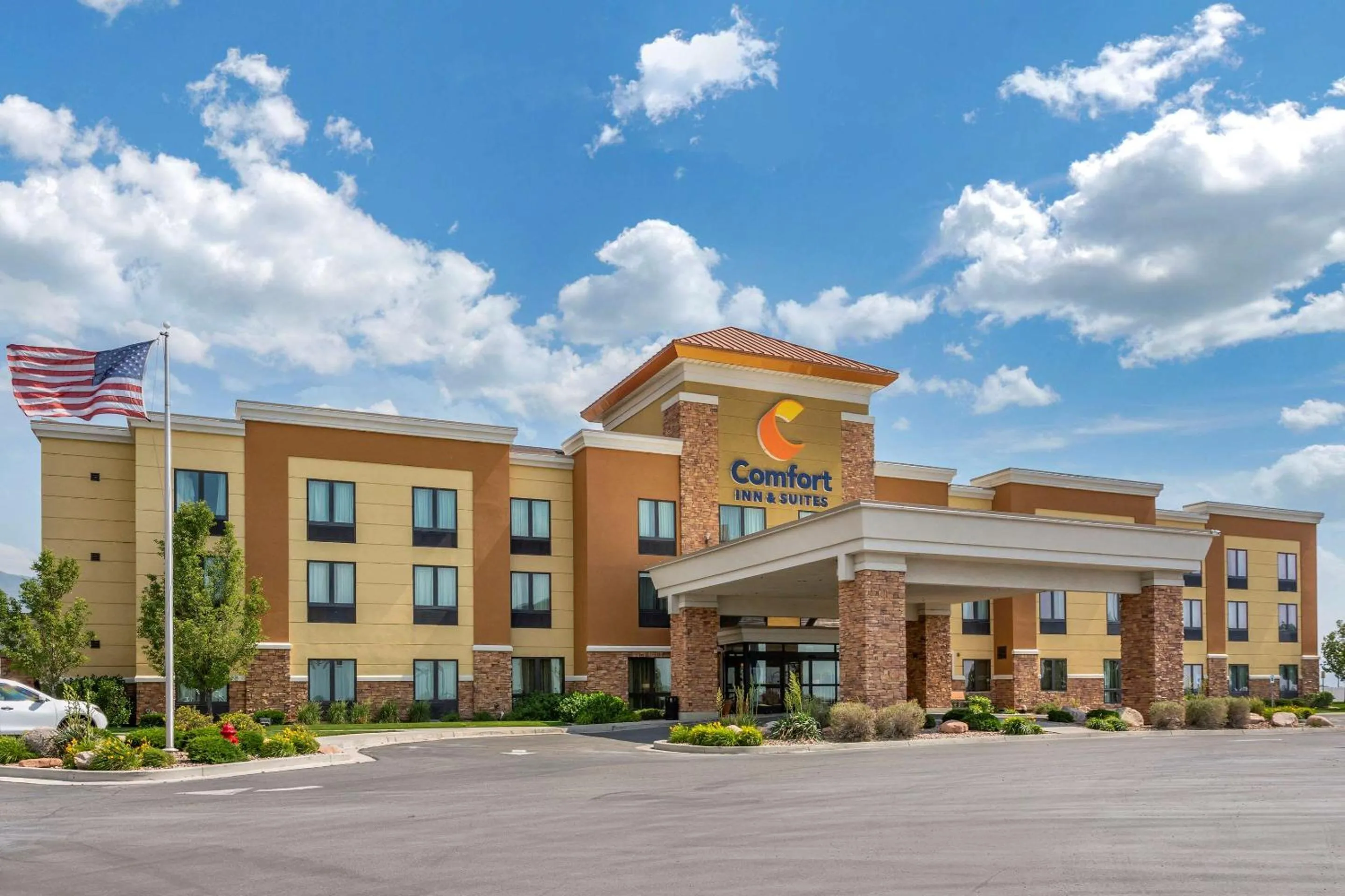 Property building in Comfort Inn & Suites Tooele-Salt Lake City