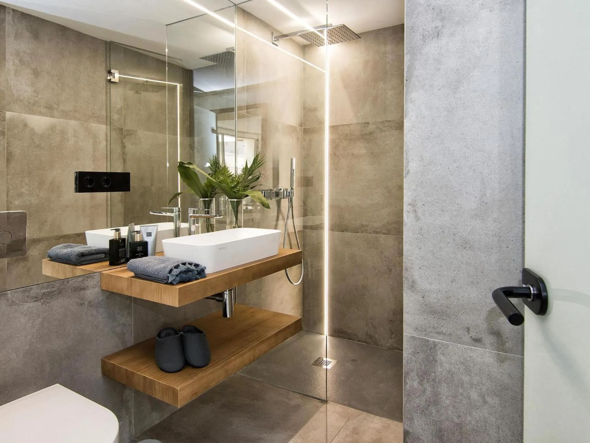 Shower in Luxury Alhambra Penthouse Collection