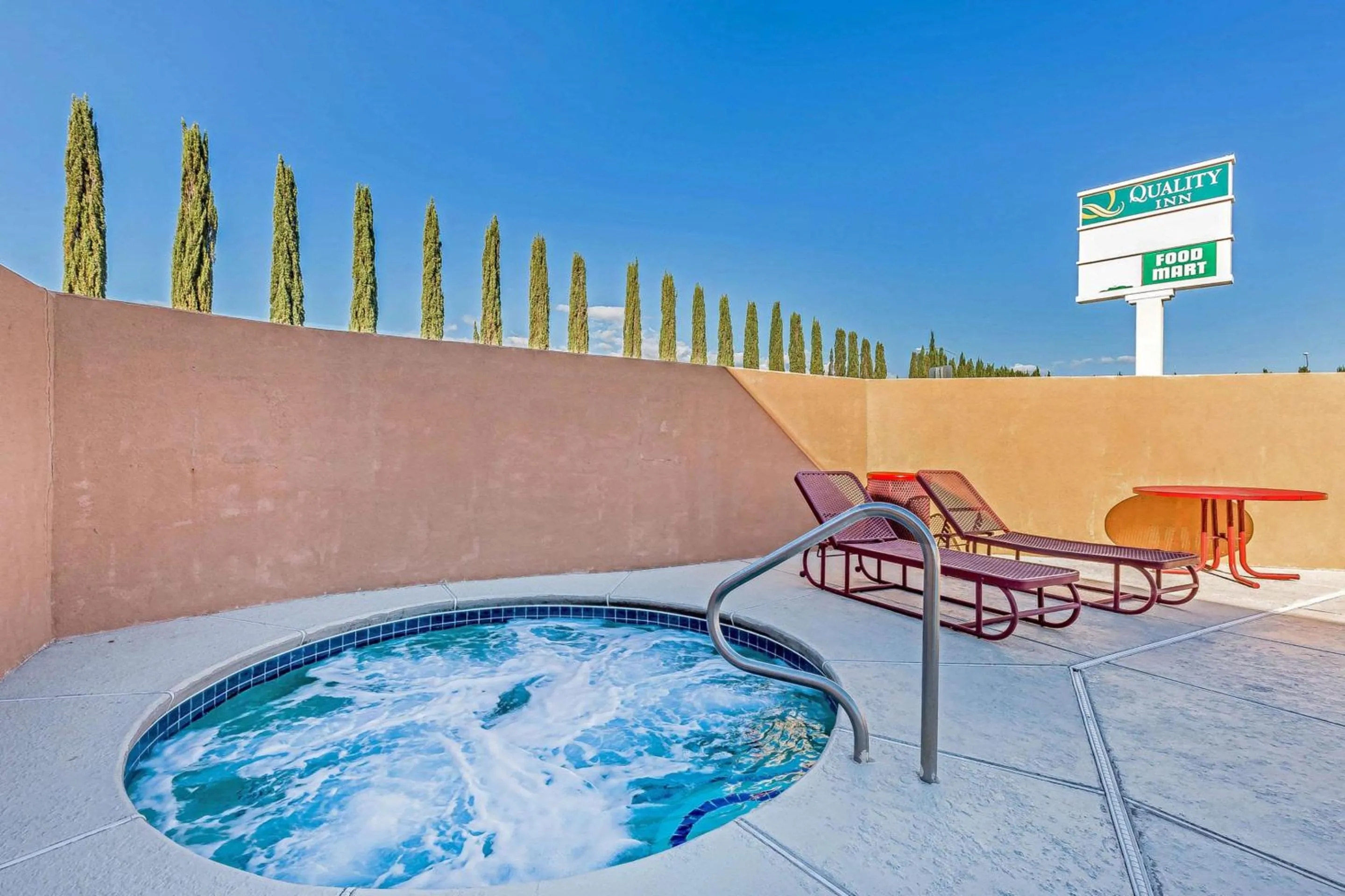 Swimming pool in Quality Inn Washington - St George North