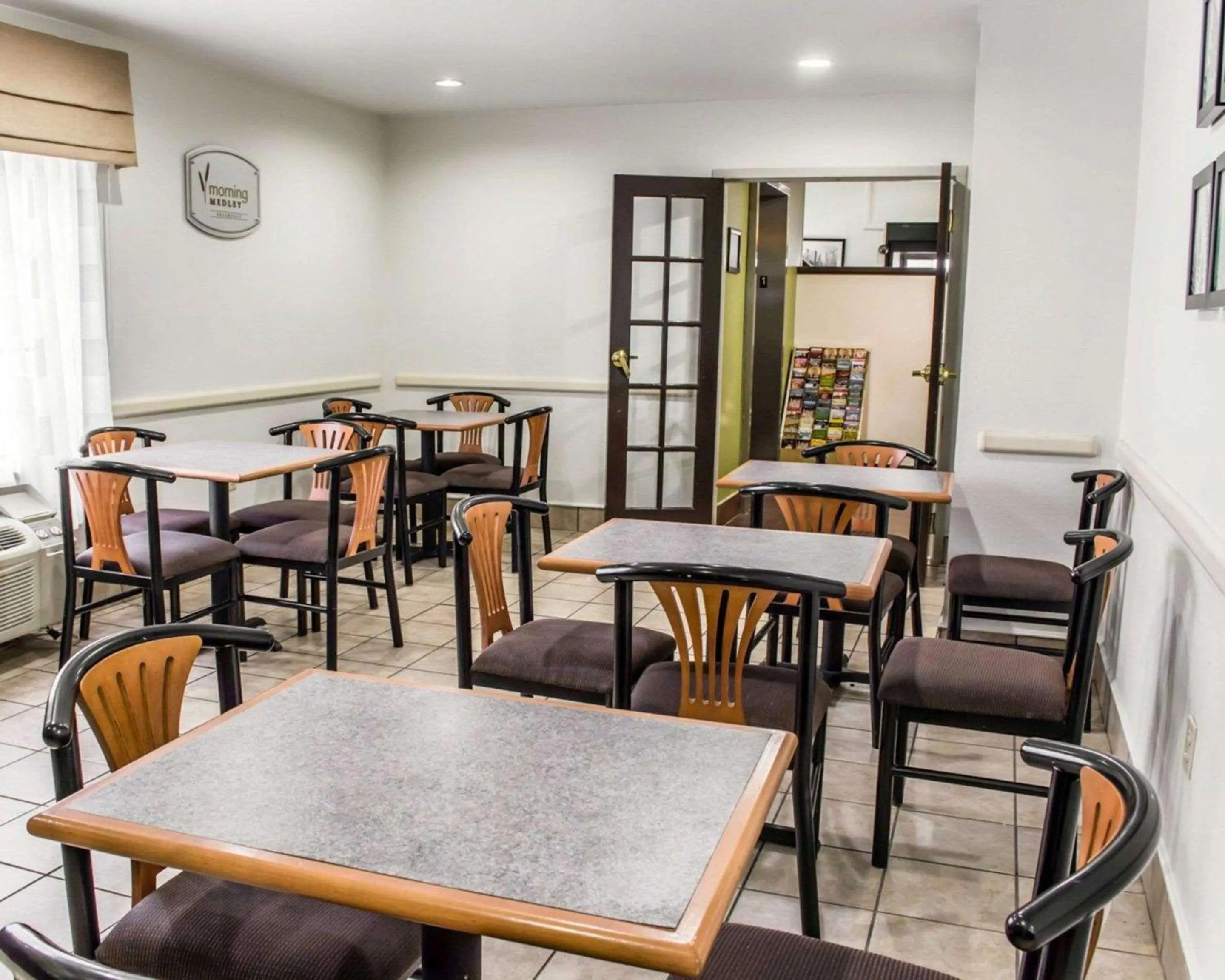 Restaurant/places to eat in Sleep Inn Richmond South