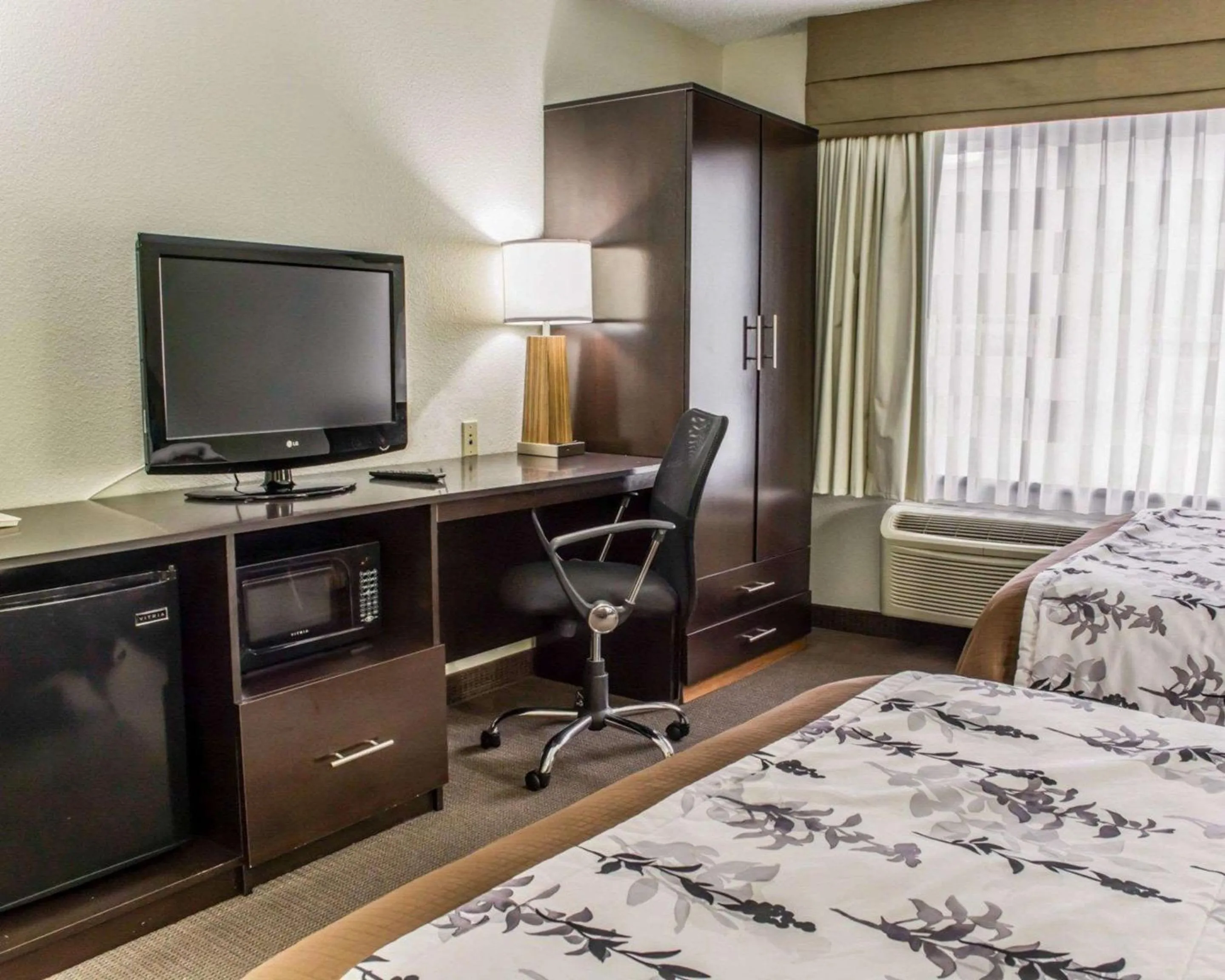 Photo of the whole room, Bed in Sleep Inn Richmond South