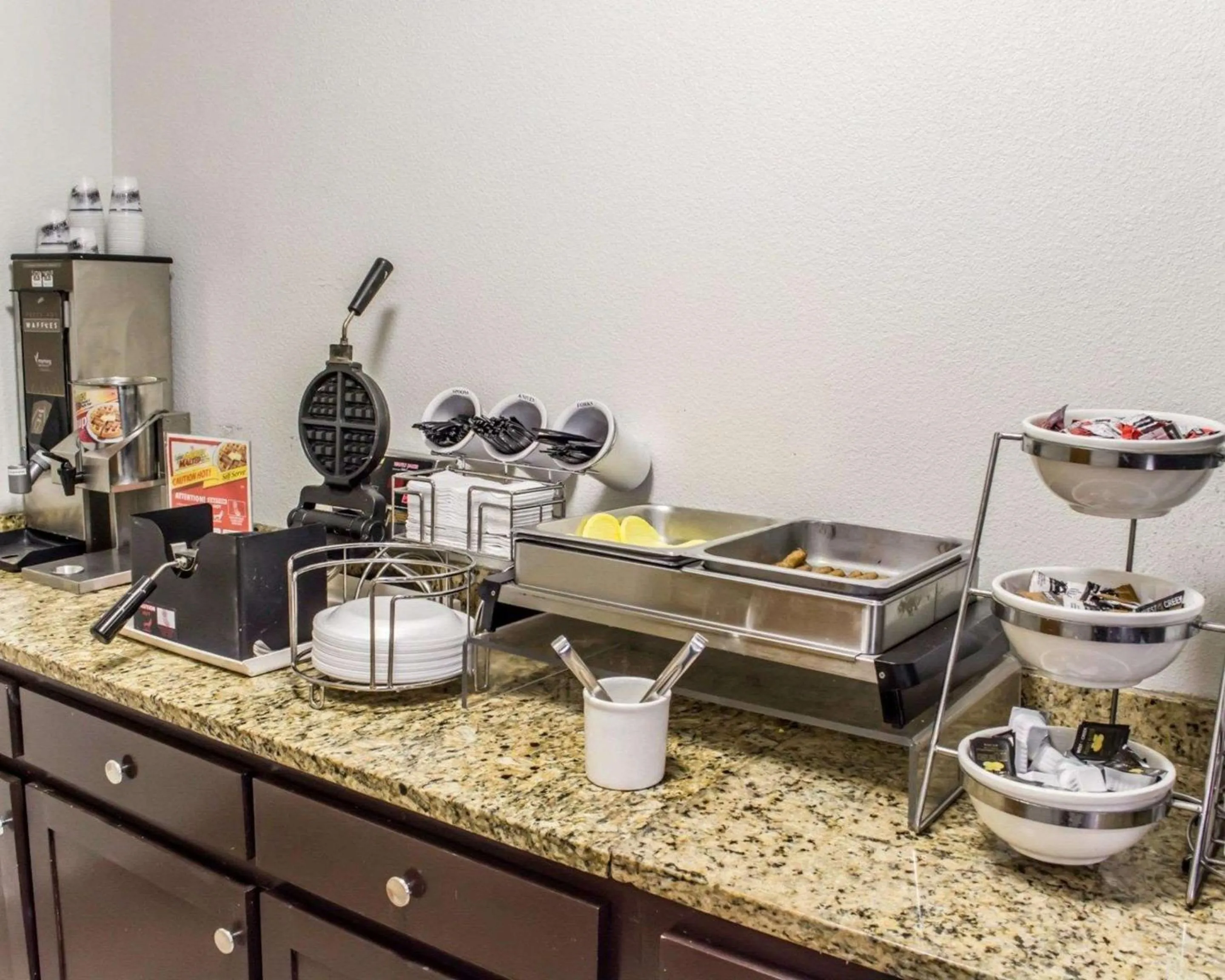 Restaurant/places to eat in Sleep Inn Richmond South