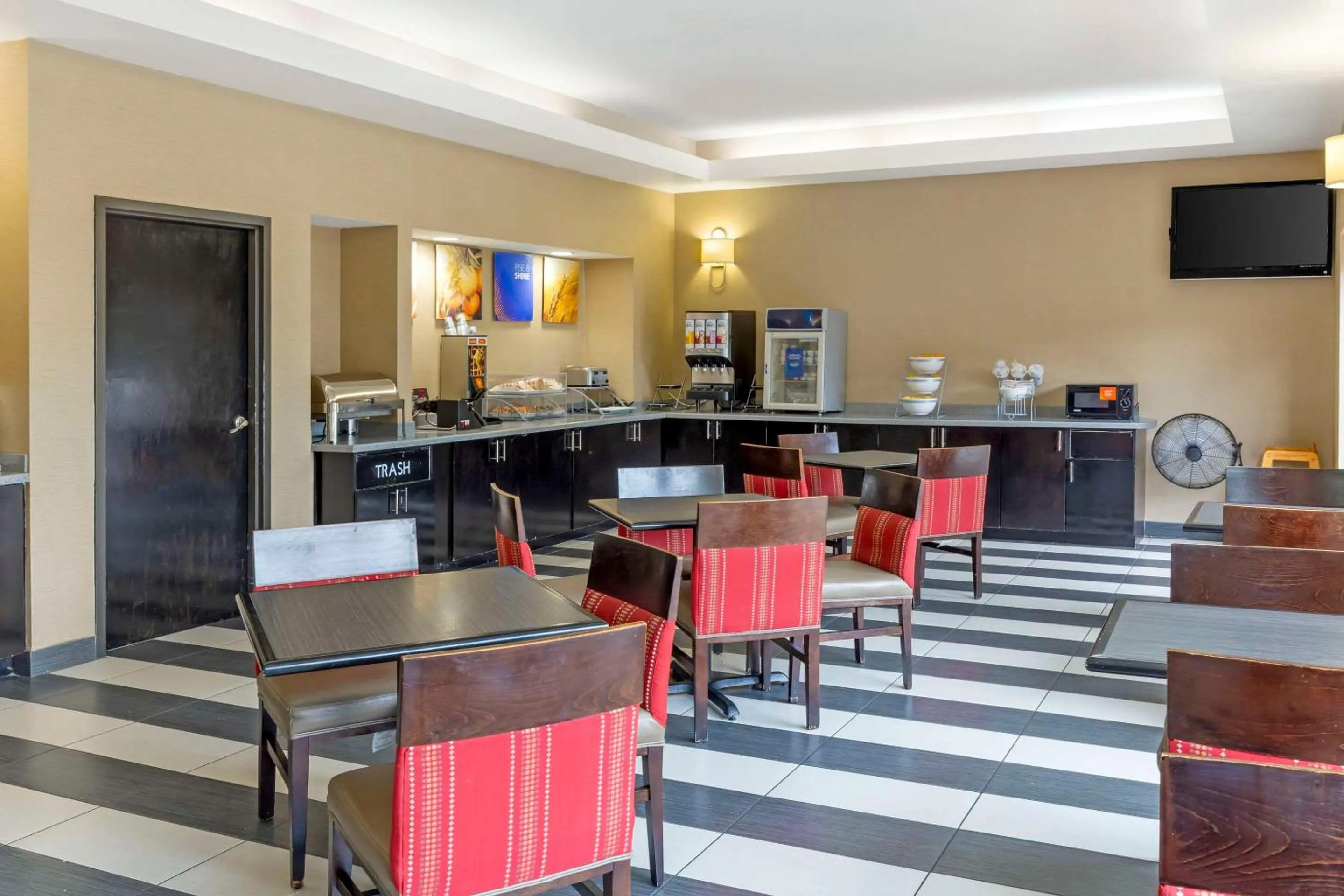 Breakfast in Comfort Suites Inn at Ridgewood Farm