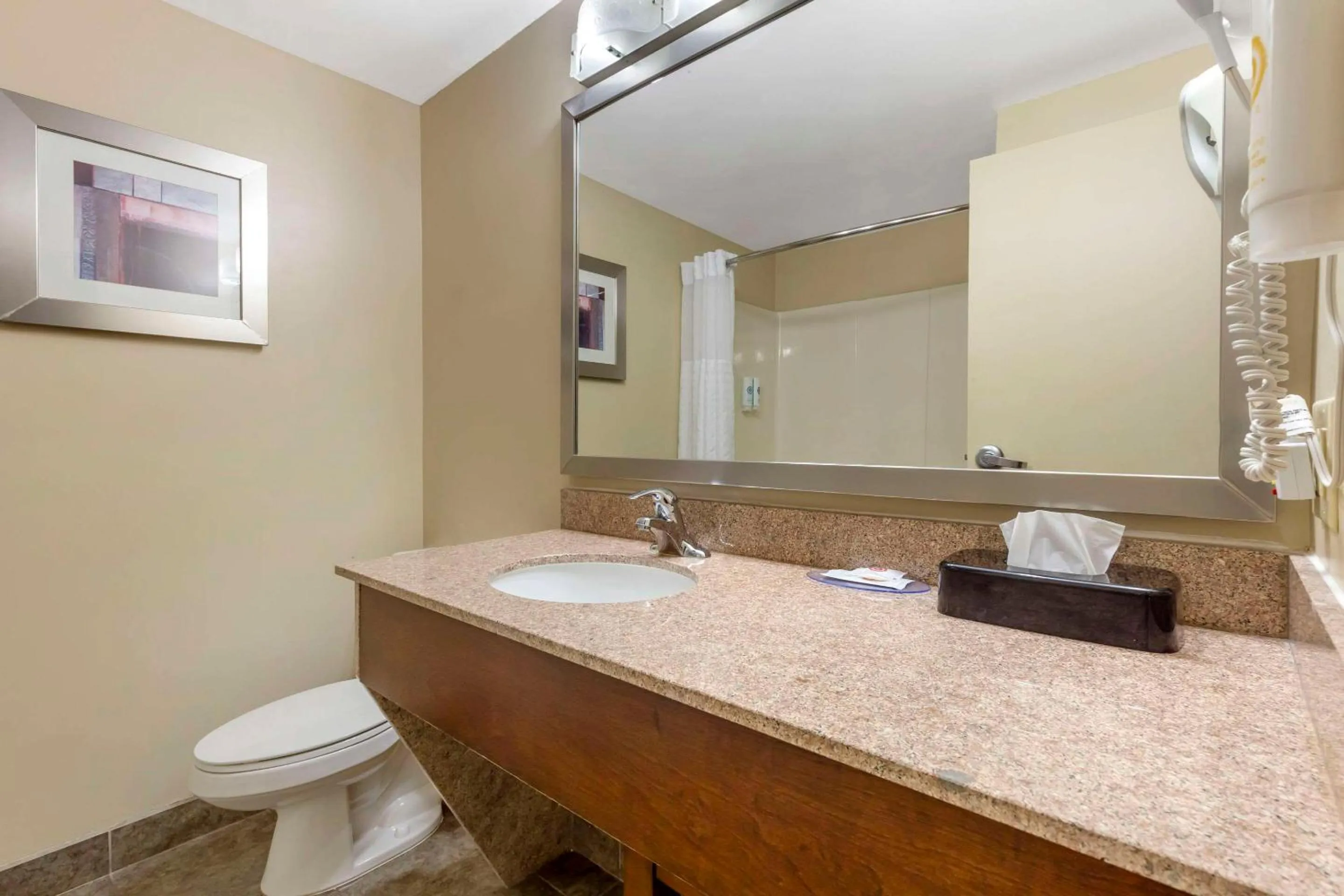 Bedroom in Comfort Suites Inn at Ridgewood Farm