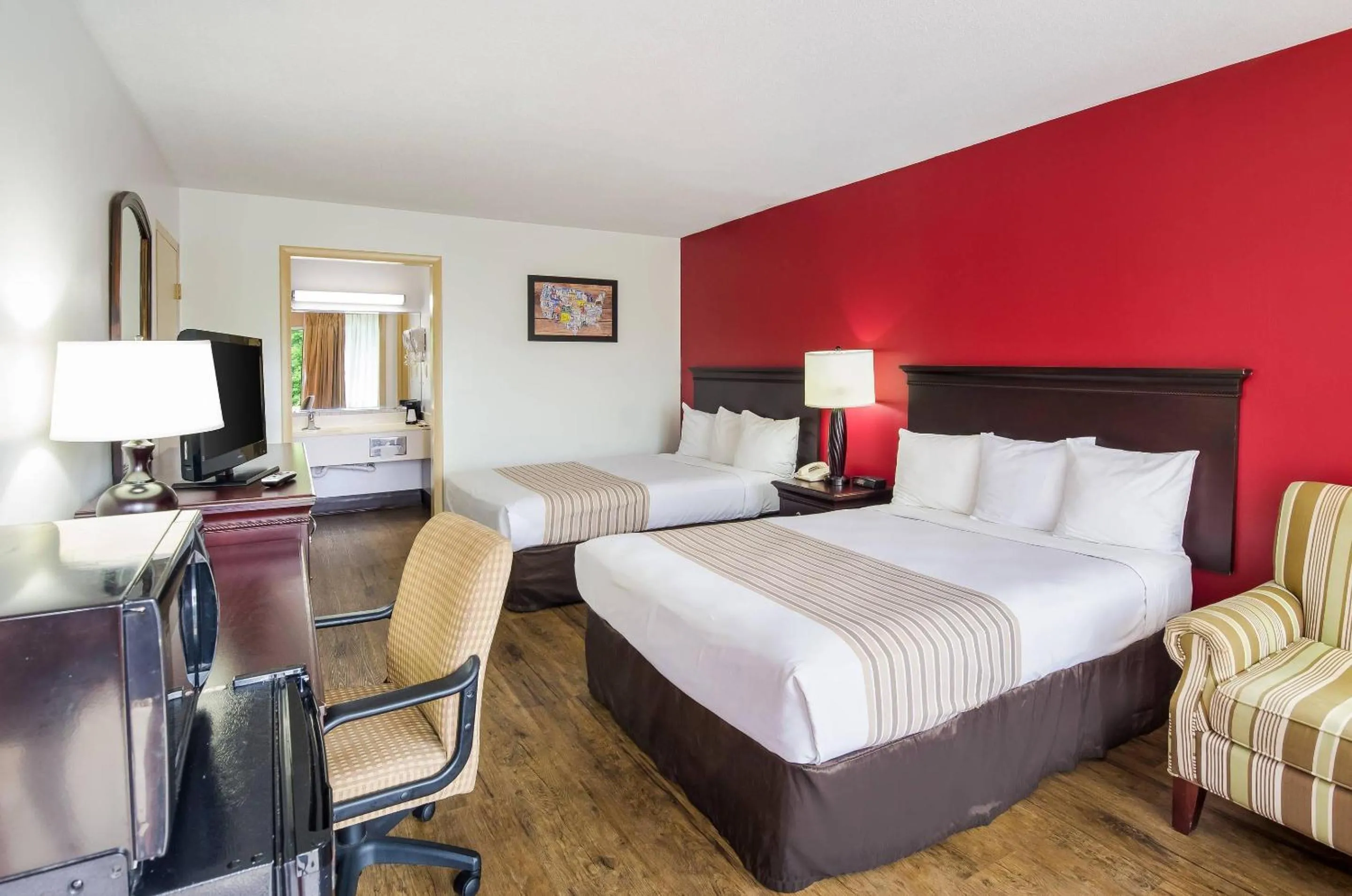 Bedroom, Bed in Econo Lodge Marion I-81