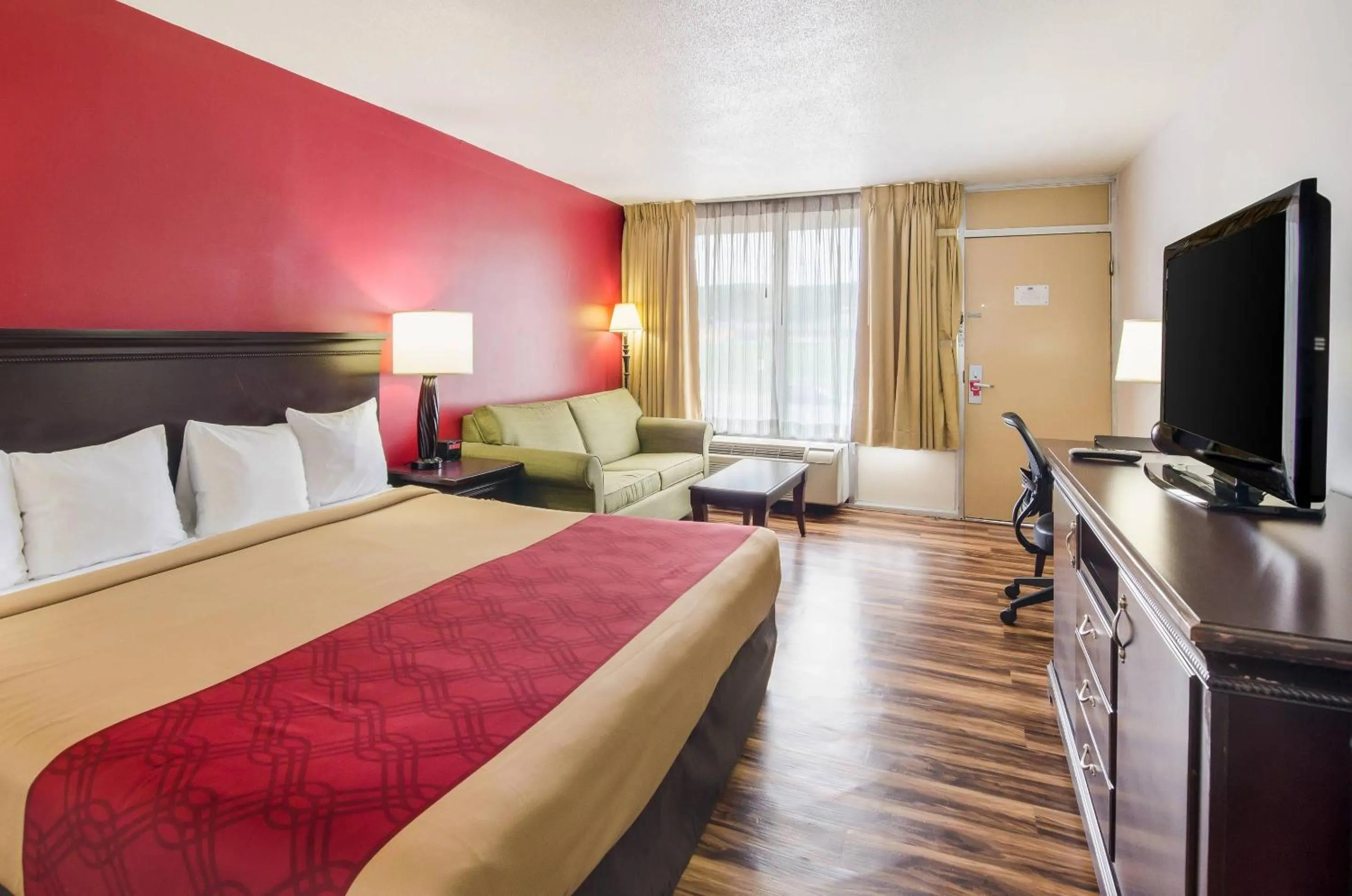 Bedroom, Bed in Econo Lodge Marion I-81