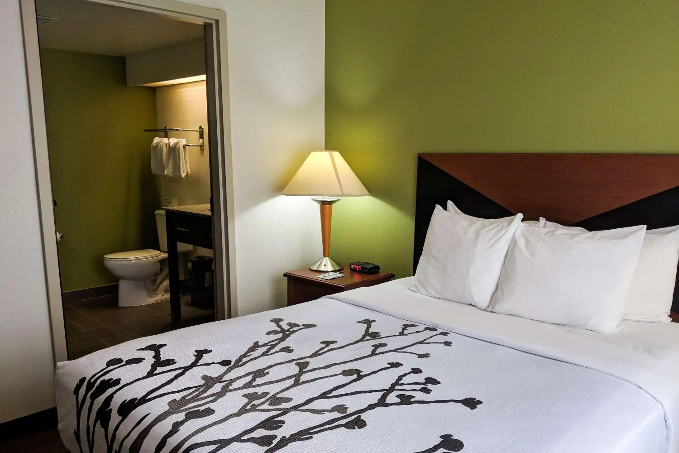 Photo of the whole room, Bed in Sleep Inn Woodbridge - Potomac Mills Photo of the whole room, Bed in Sleep Inn Woodbridge - Potomac Mills