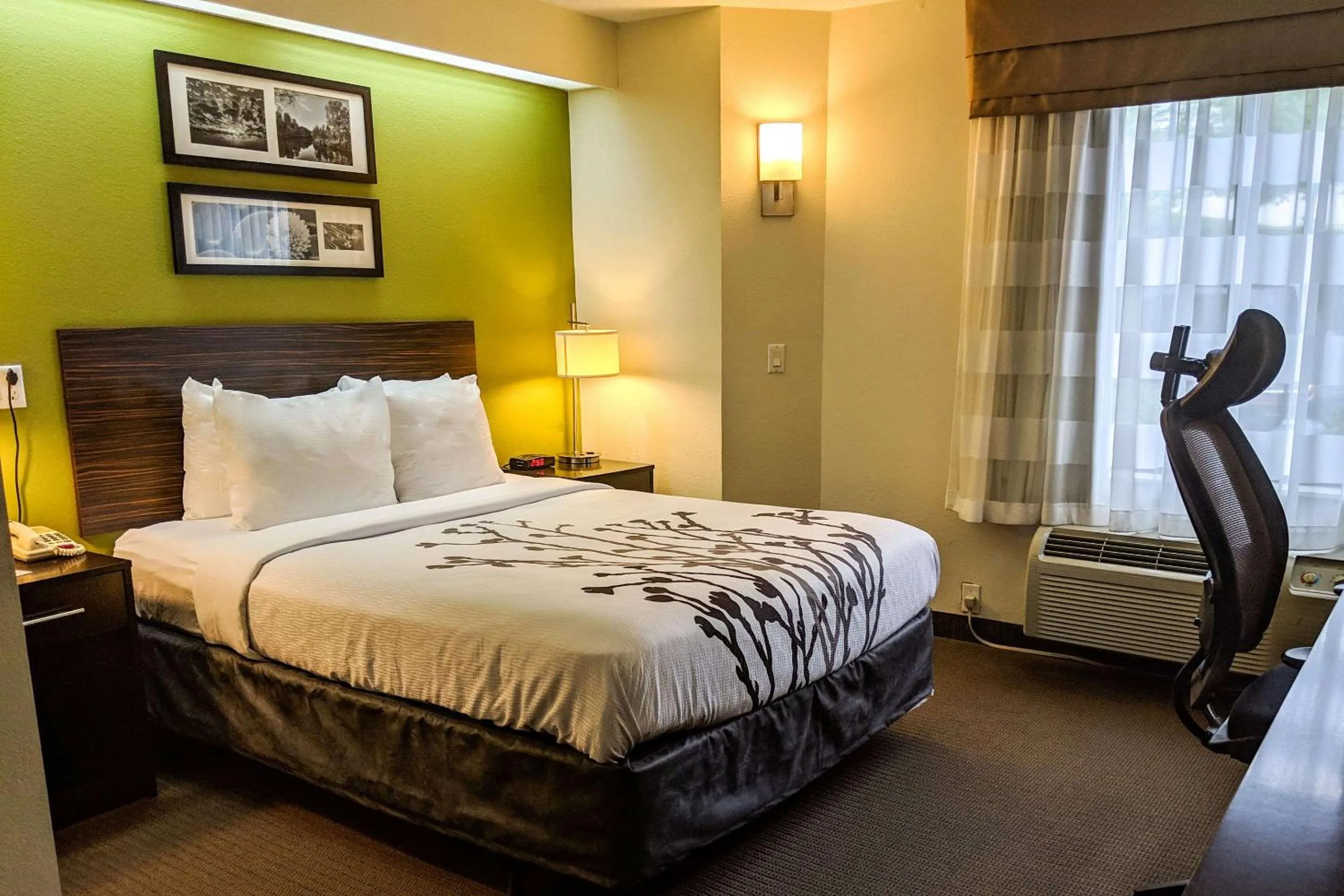 Photo of the whole room, Bed in Sleep Inn Woodbridge - Potomac Mills