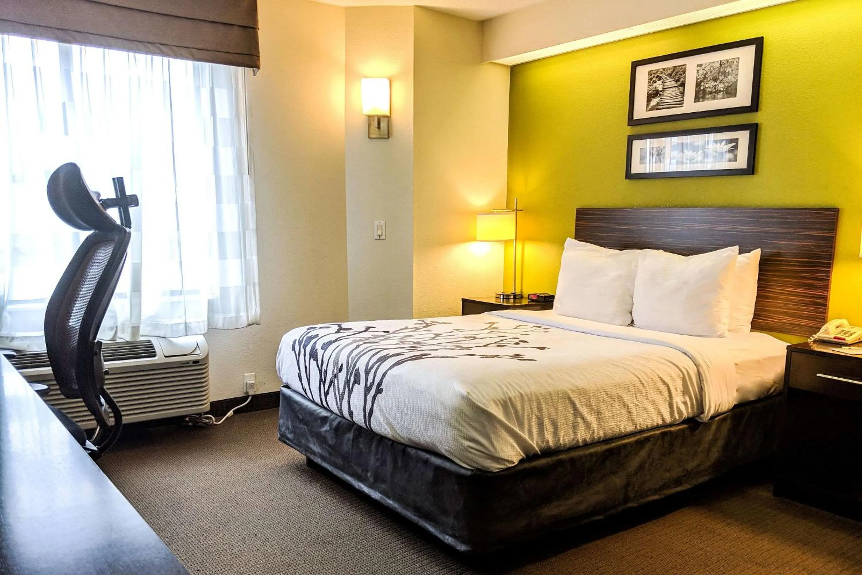 Photo of the whole room, Bed in Sleep Inn Woodbridge - Potomac Mills