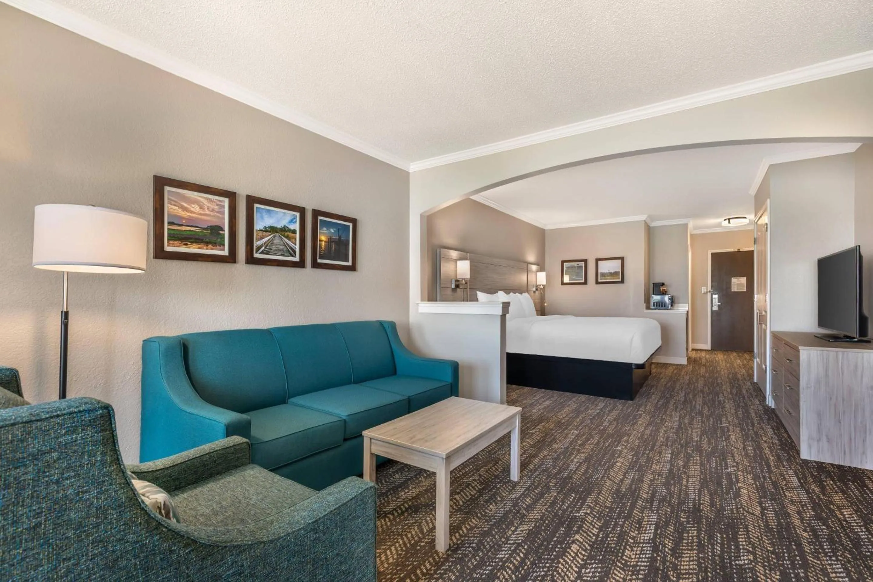 Bedroom in Comfort Suites Chincoteague Island Bayfront Resort