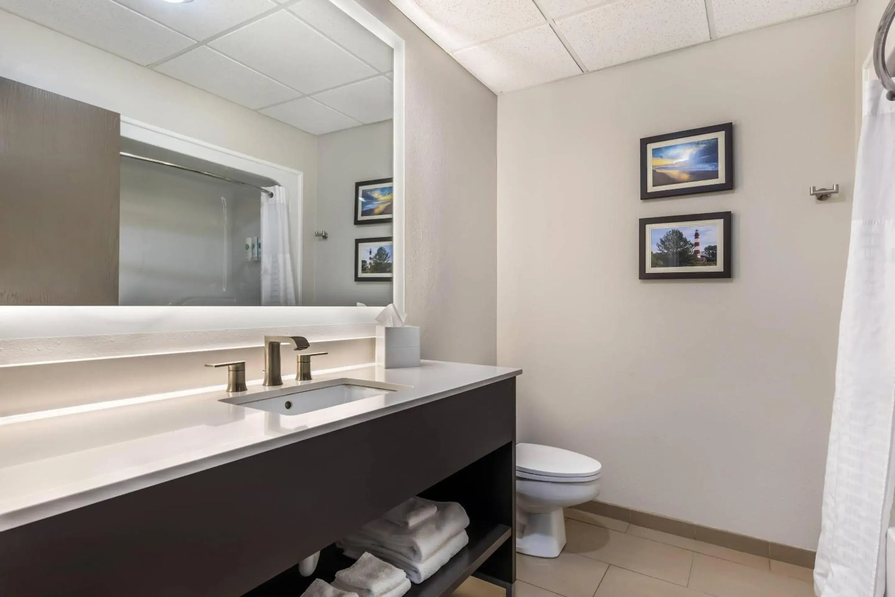 Bedroom in Comfort Suites Chincoteague Island Bayfront Resort Bedroom in Comfort Suites Chincoteague Island Bayfront Resort