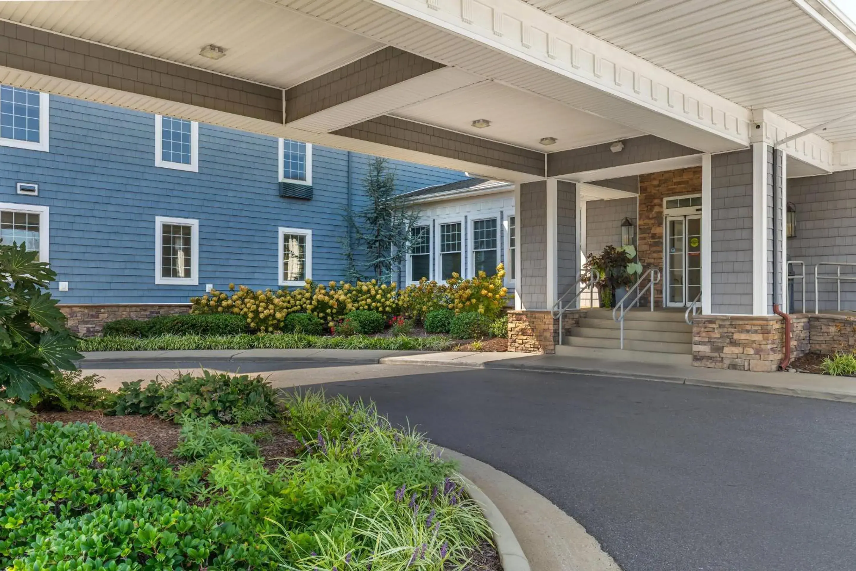 Property building in Comfort Suites Chincoteague Island Bayfront Resort Property building in Comfort Suites Chincoteague Island Bayfront Resort