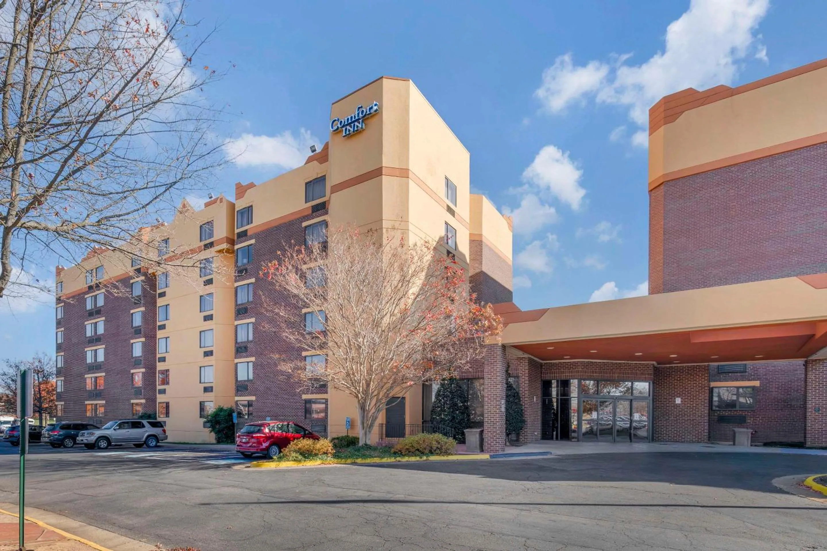Property building in Comfort Inn University Center