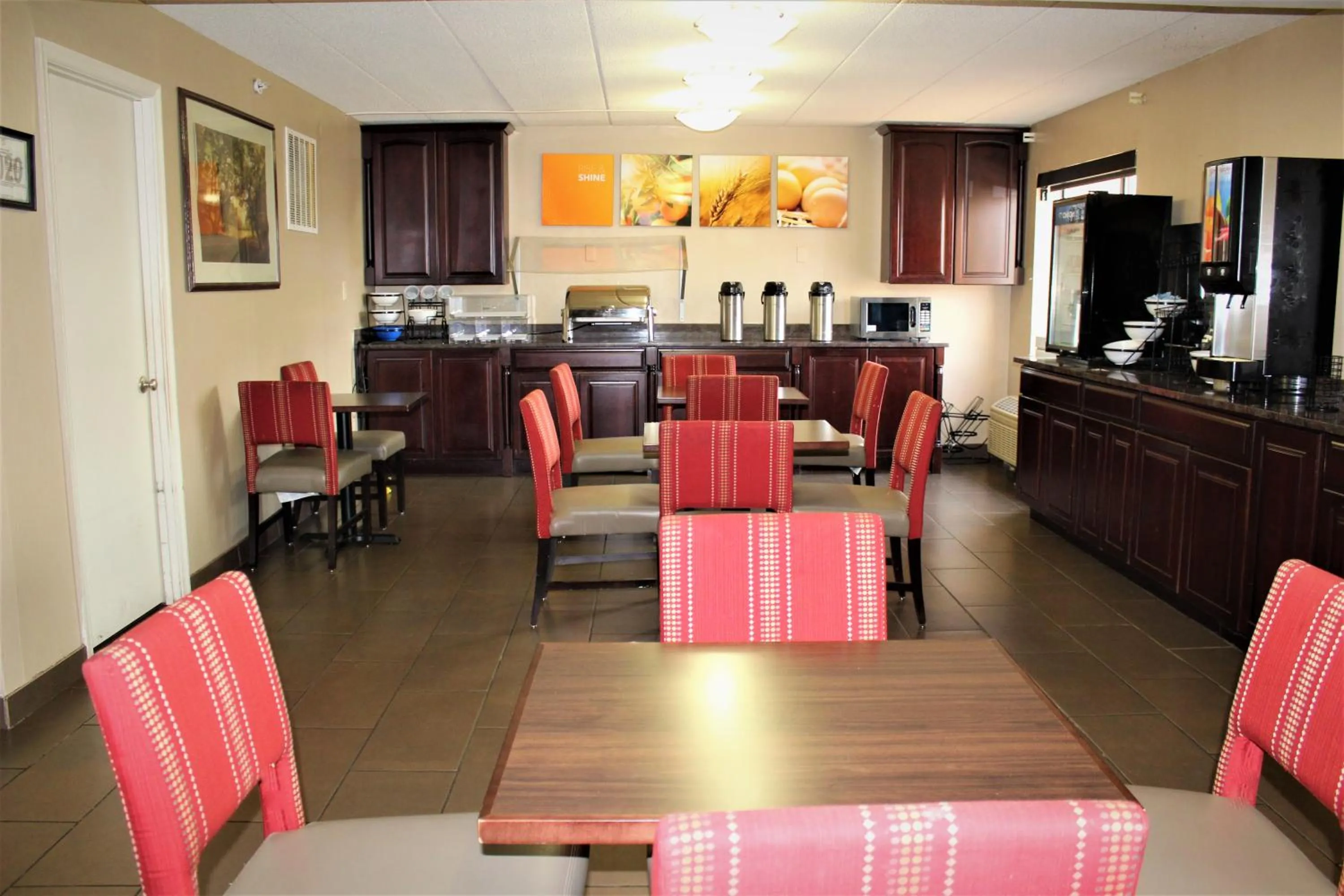 Restaurant/places to eat in Comfort Inn University Center