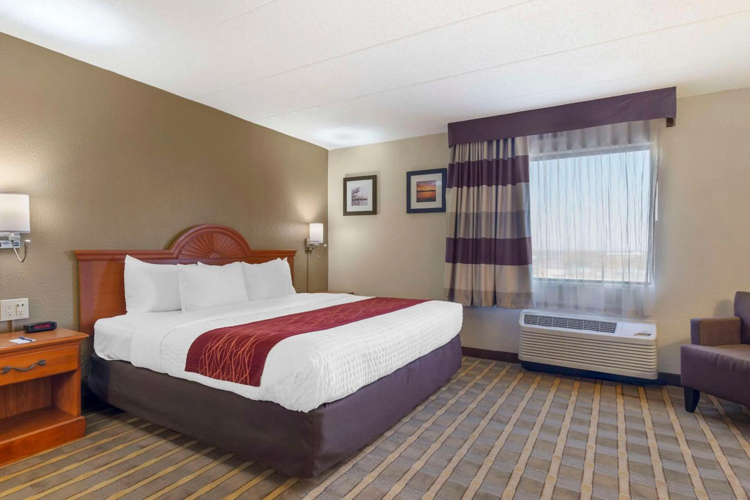 Bedroom, Bed in Comfort Inn University Center