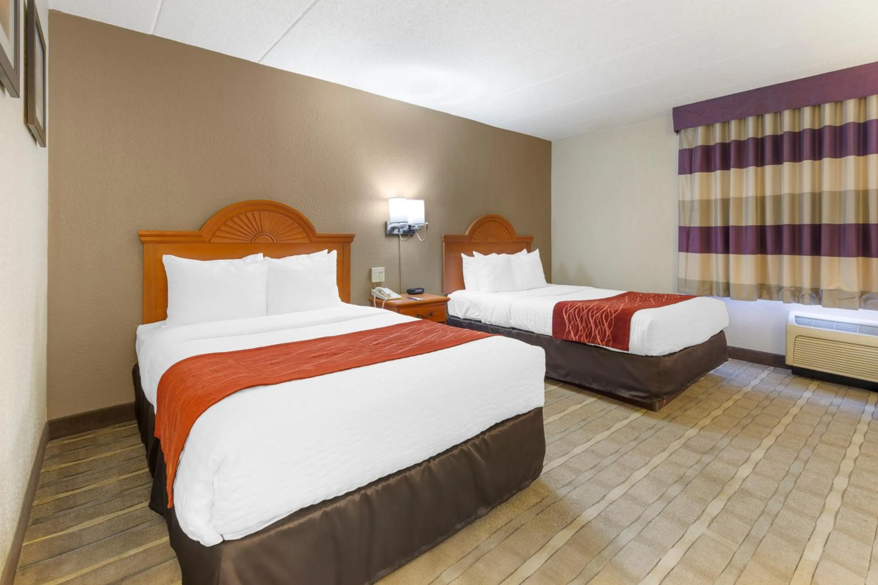 Bedroom, Bed in Comfort Inn University Center