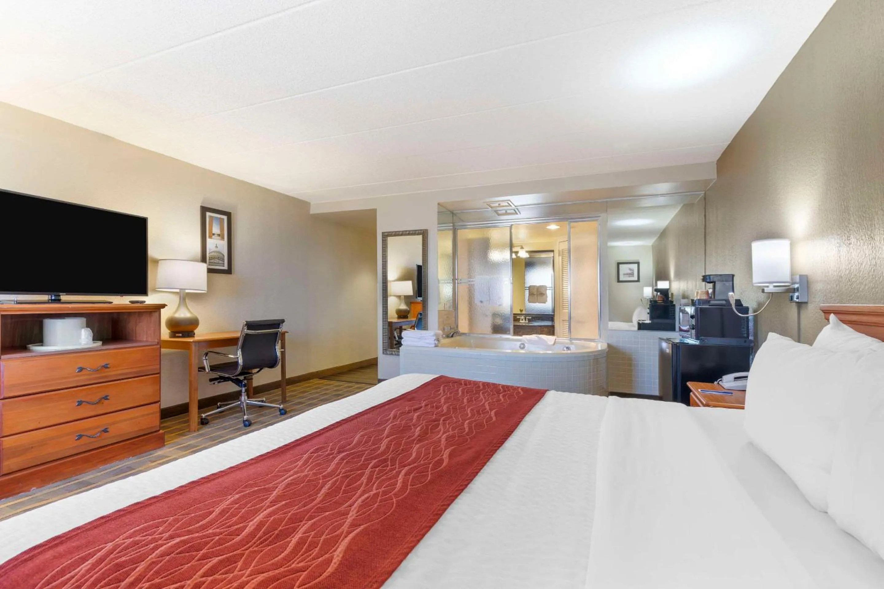 Bedroom, Bed in Comfort Inn University Center