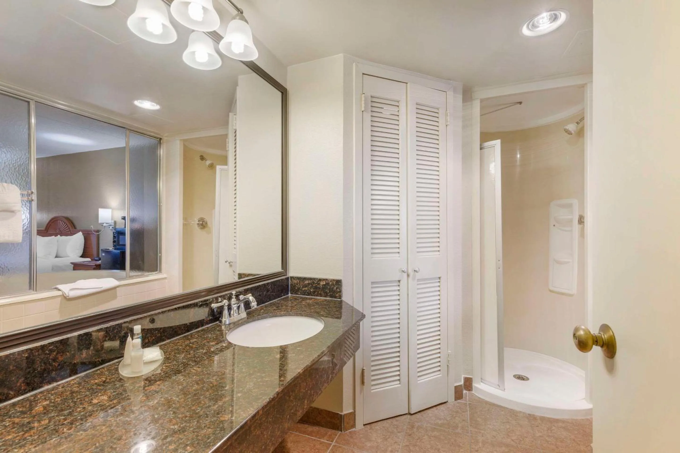 Bedroom in Comfort Inn University Center