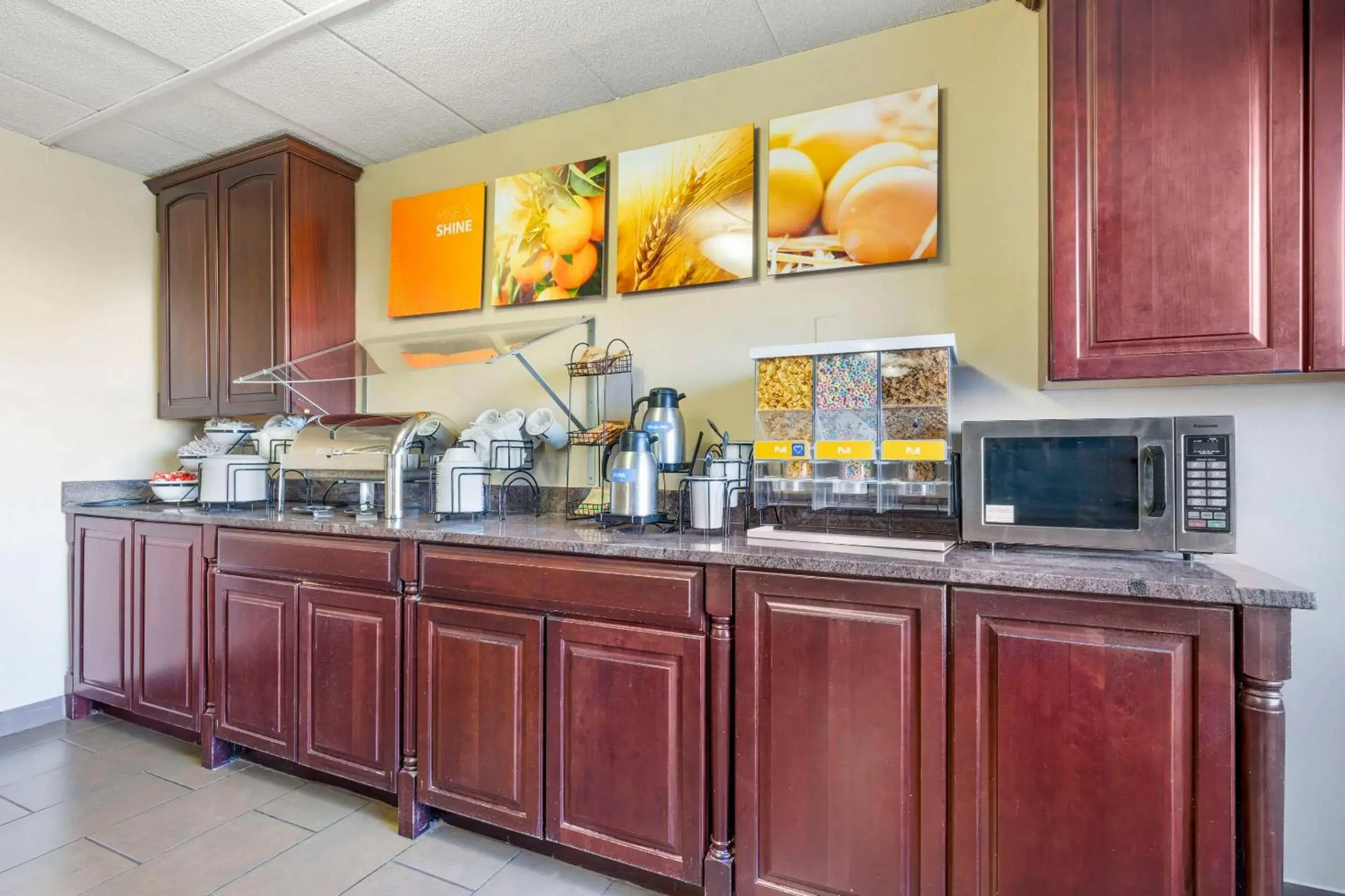 Breakfast in Comfort Inn University Center Breakfast in Comfort Inn University Center