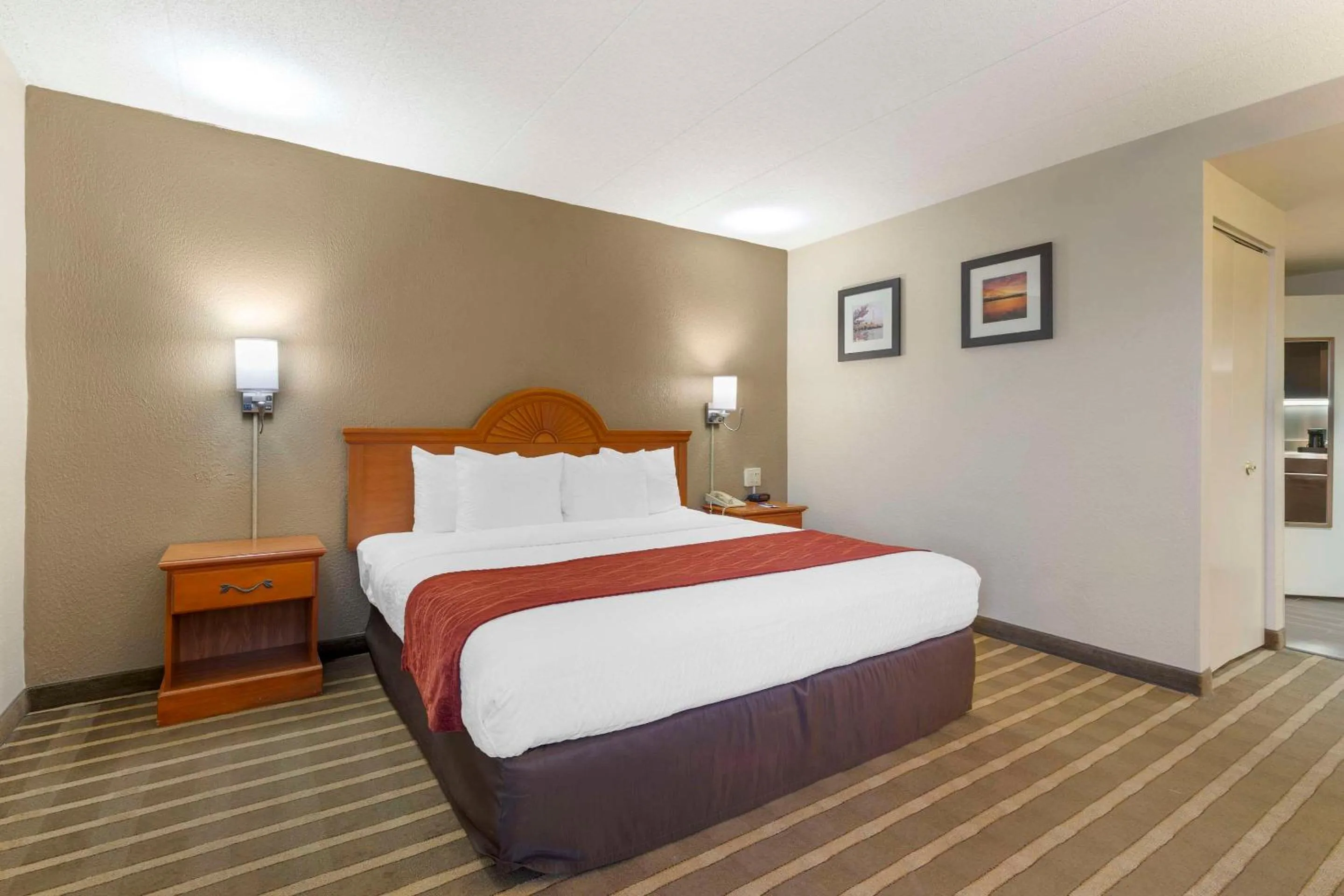 Bedroom, Bed in Comfort Inn University Center